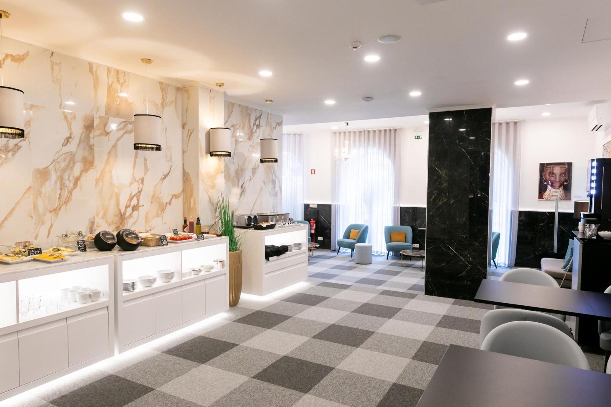 85 & By Ridan Lisbon