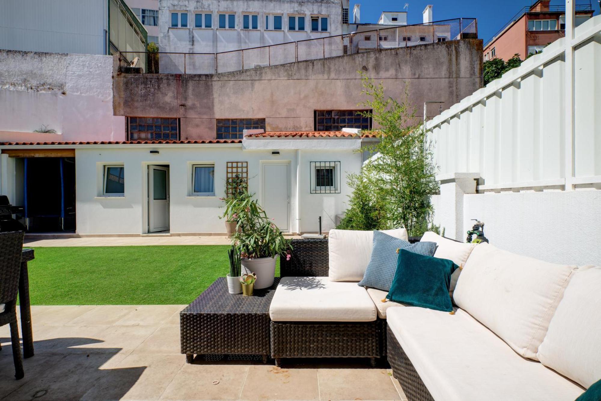 Comfortable Town House In Quiet Area By Lovelystay Casa de Férias Lisboa