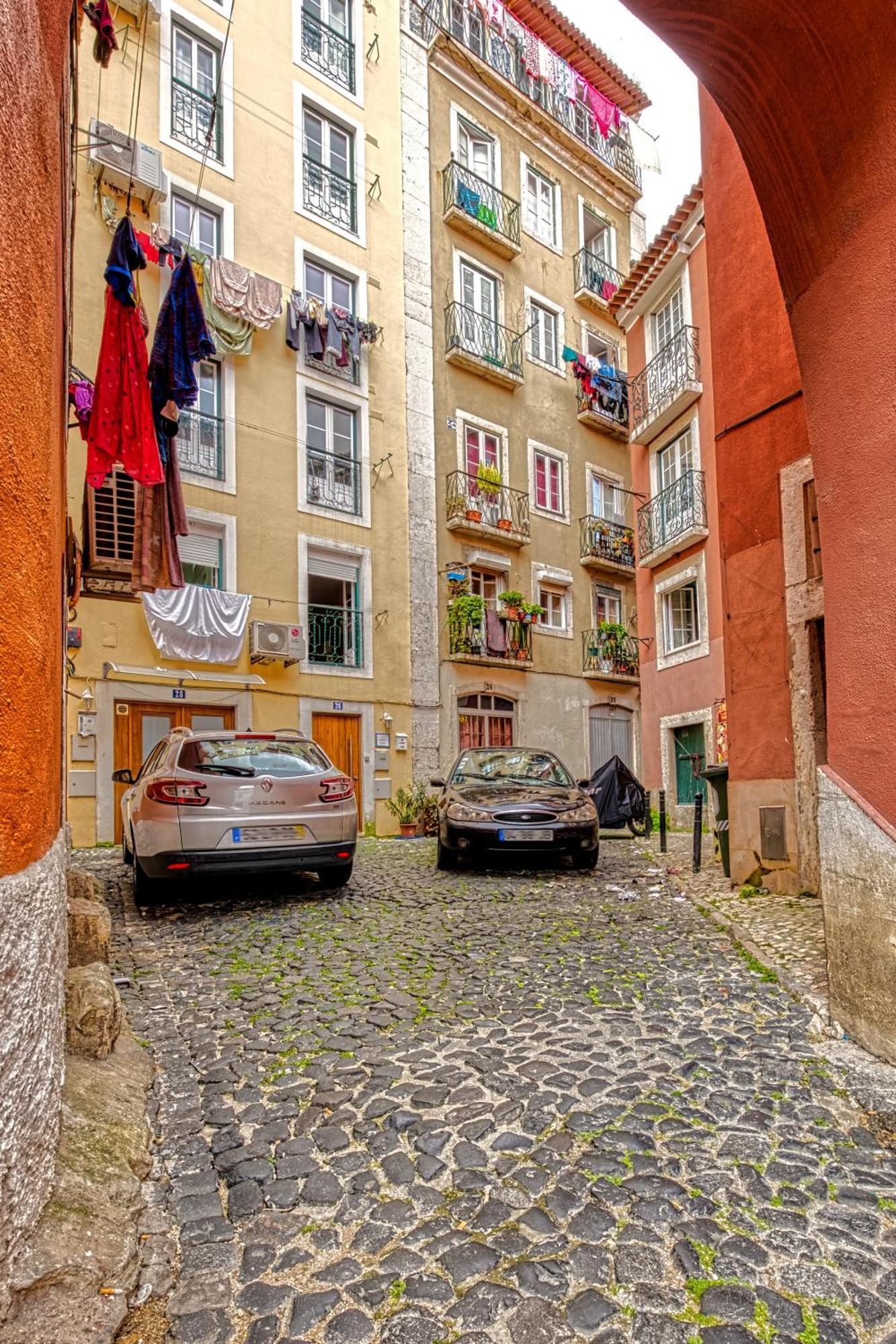 Porta Da Muralha De 1375 * Lisbon