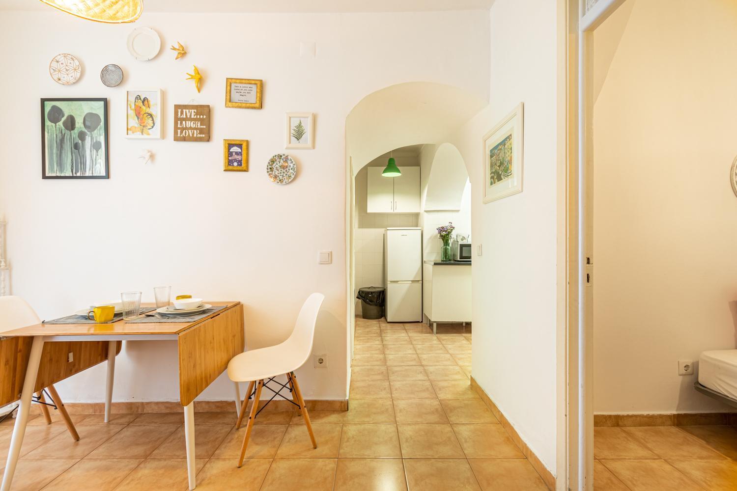 3 Bedroom Close To The Castle Apartment *