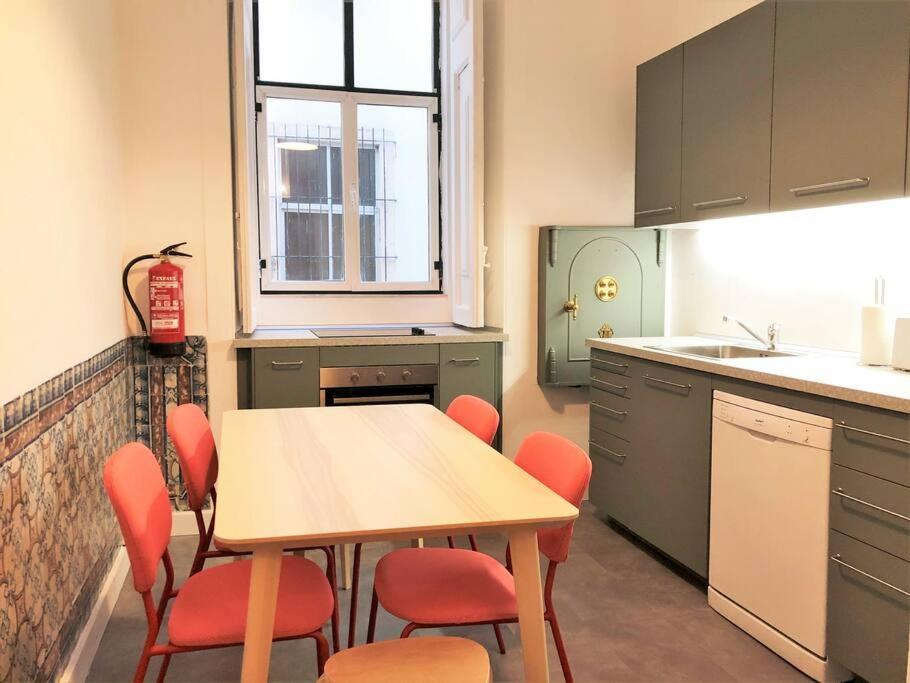 Sj1d+e Heart Of Baixa New A/c Spacious 2 Apts 5br2ba * Lisbon