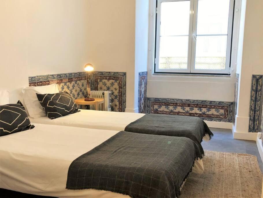 Apartment Sj1d+e Heart Of Baixa New A/c Spacious 2 Apts 5br2ba *