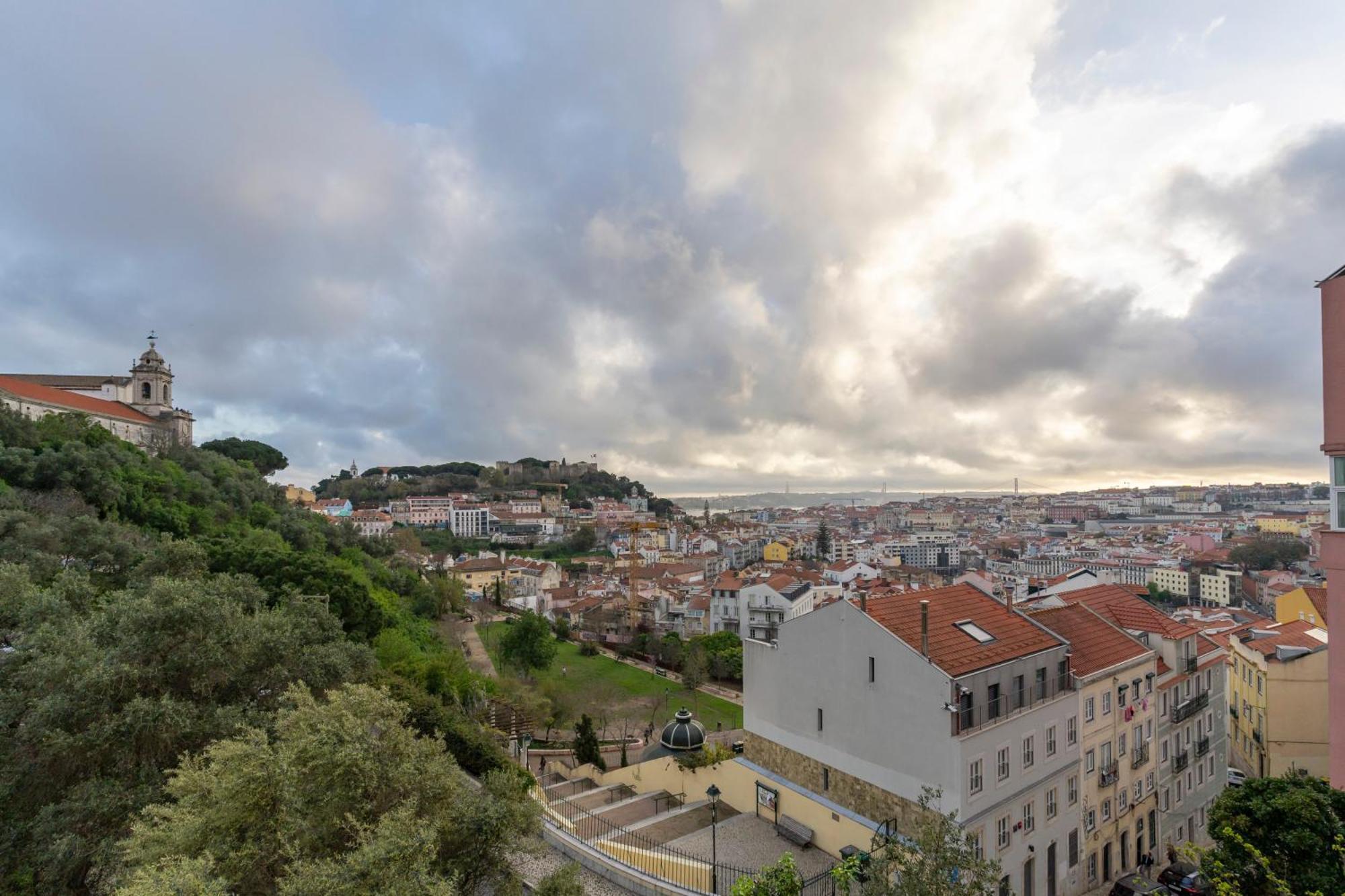 Apartment Superb Overlooking Graca In