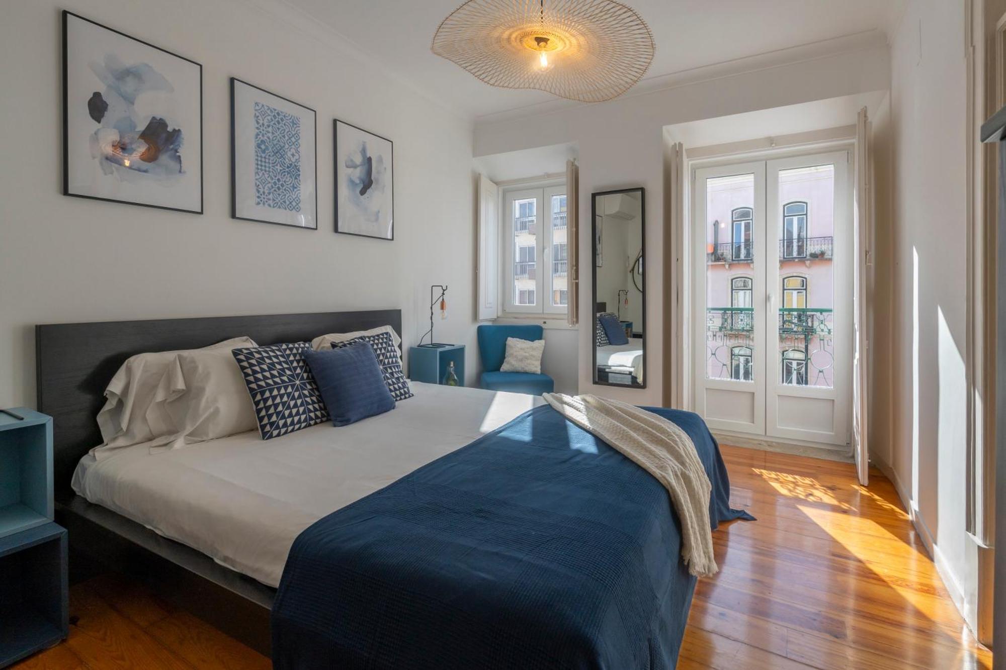 Superb Overlooking Graca In Apartment Lisbon