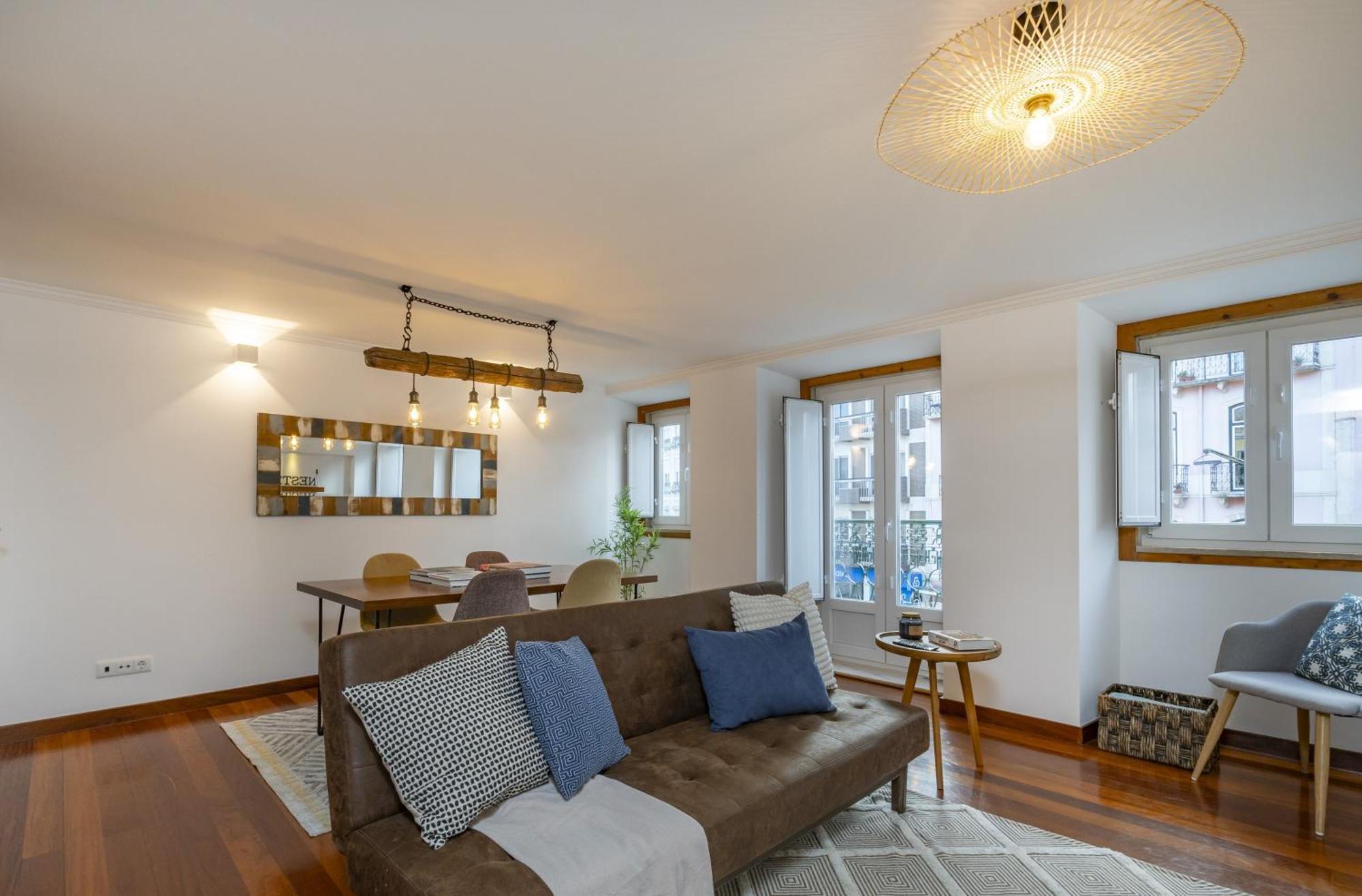 Apartment Superb Overlooking Graca In Lisbon