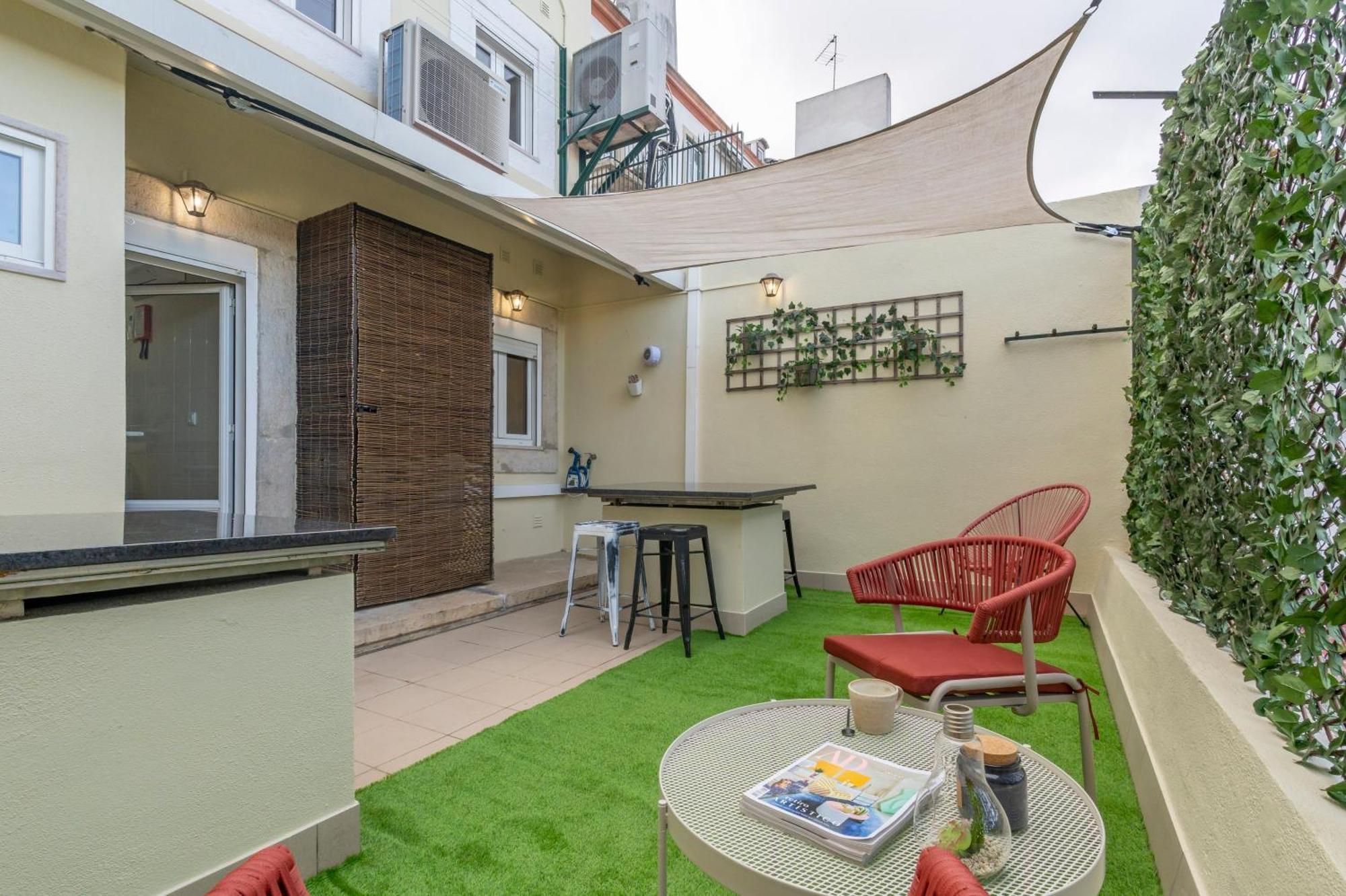 Apartment Superb Overlooking Graca In Lisbon