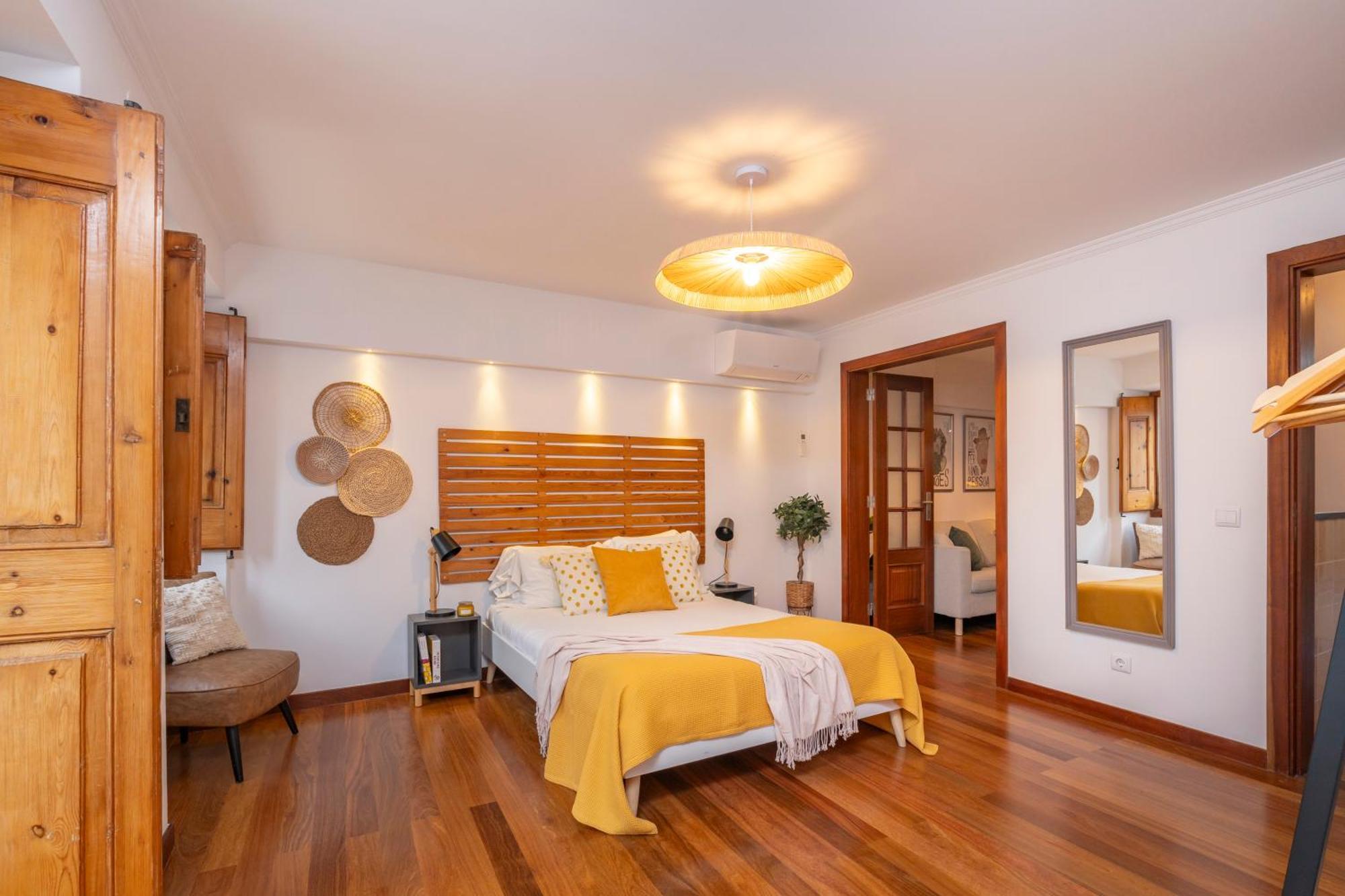 Apartment Superb Overlooking Graca In Lisbon