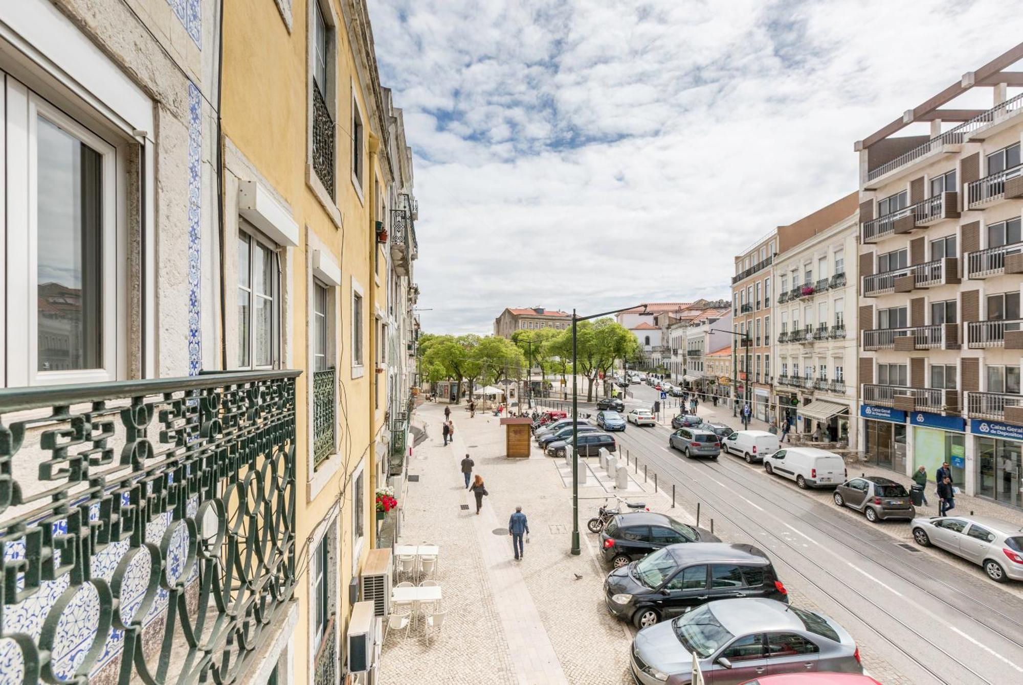 Apartment Superb Overlooking Graca In Lisbon
