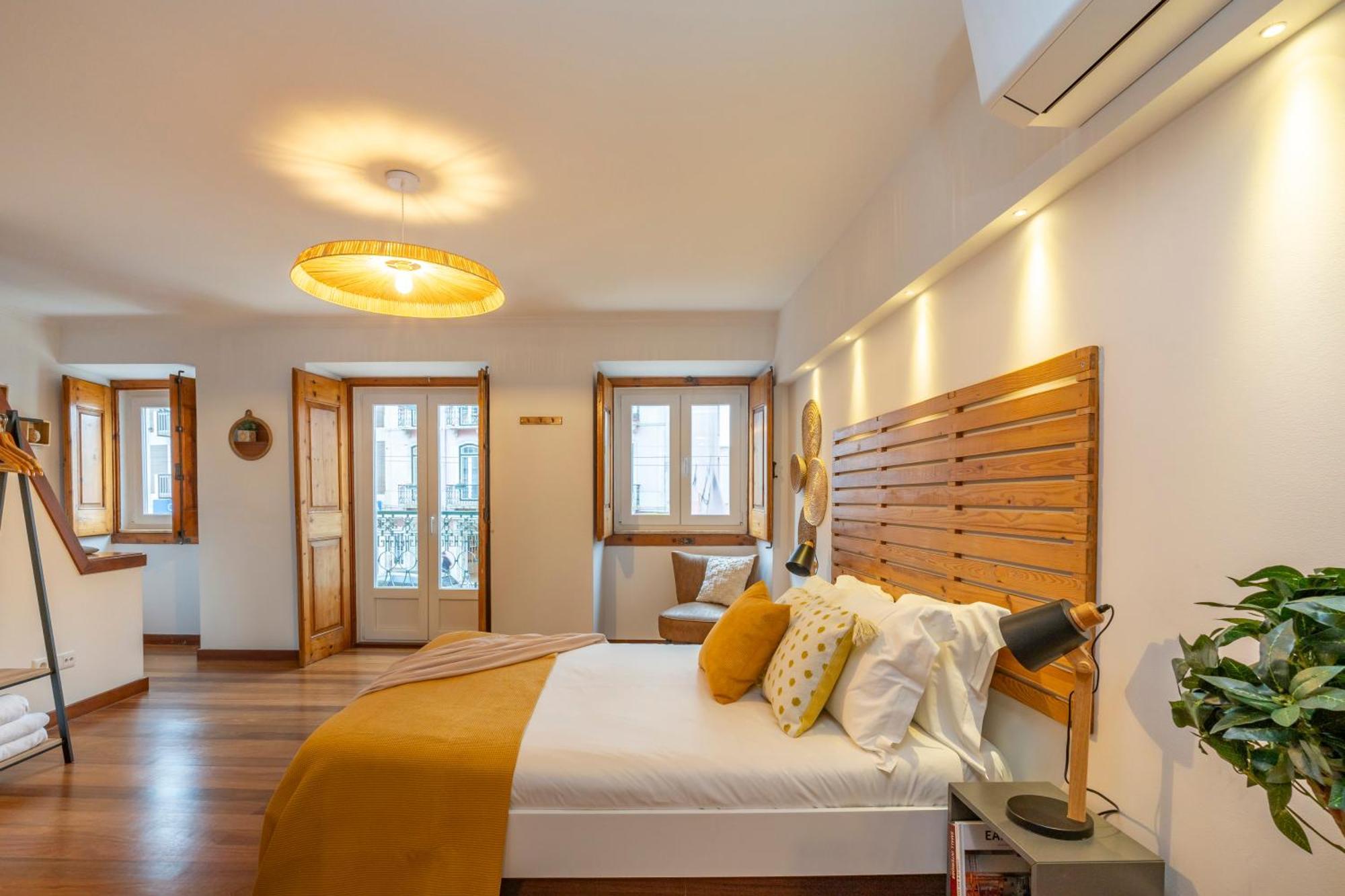 Apartment Superb Overlooking Graca In Lisbon