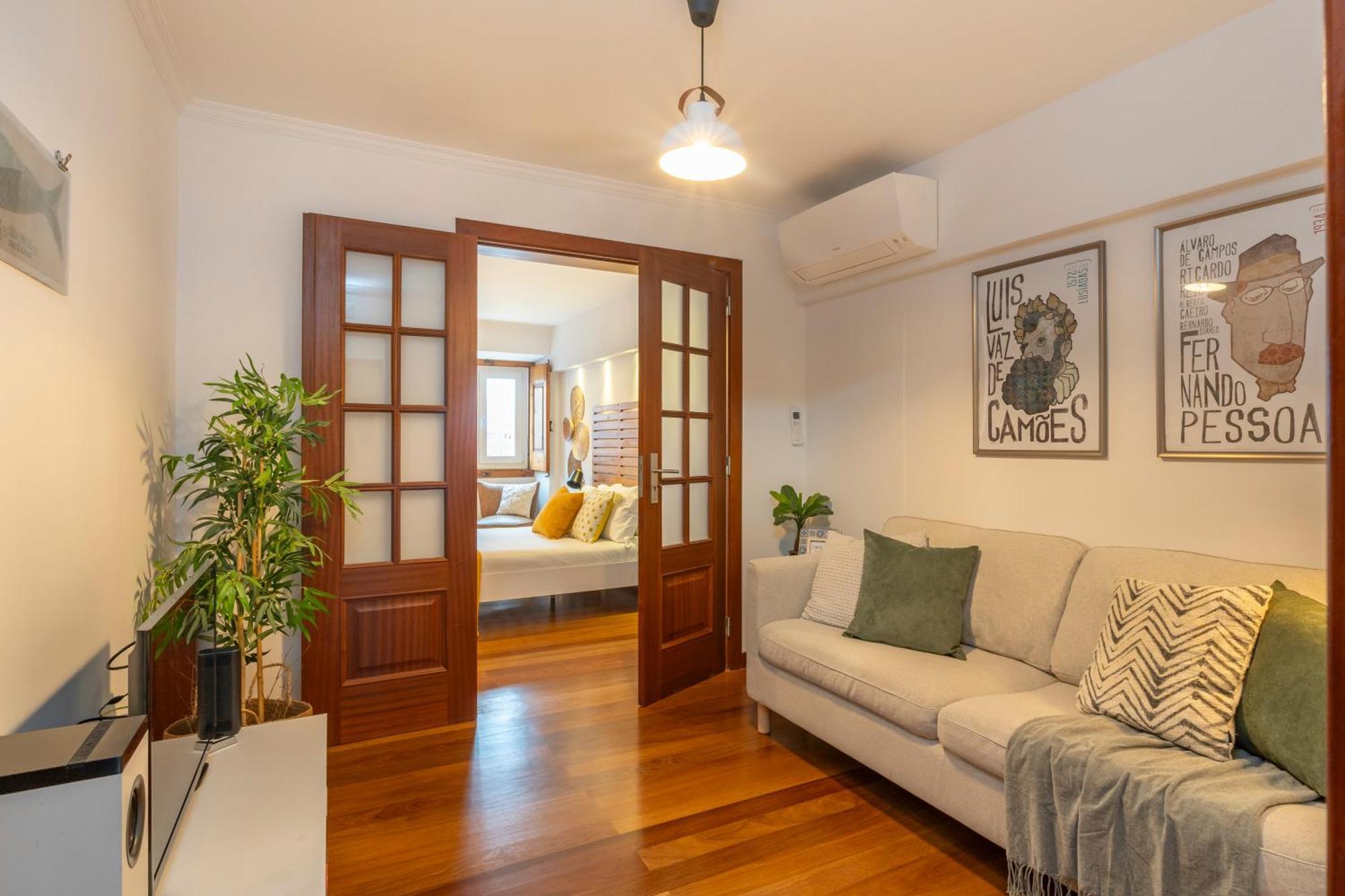 Apartment Superb Overlooking Graca In Lisbon