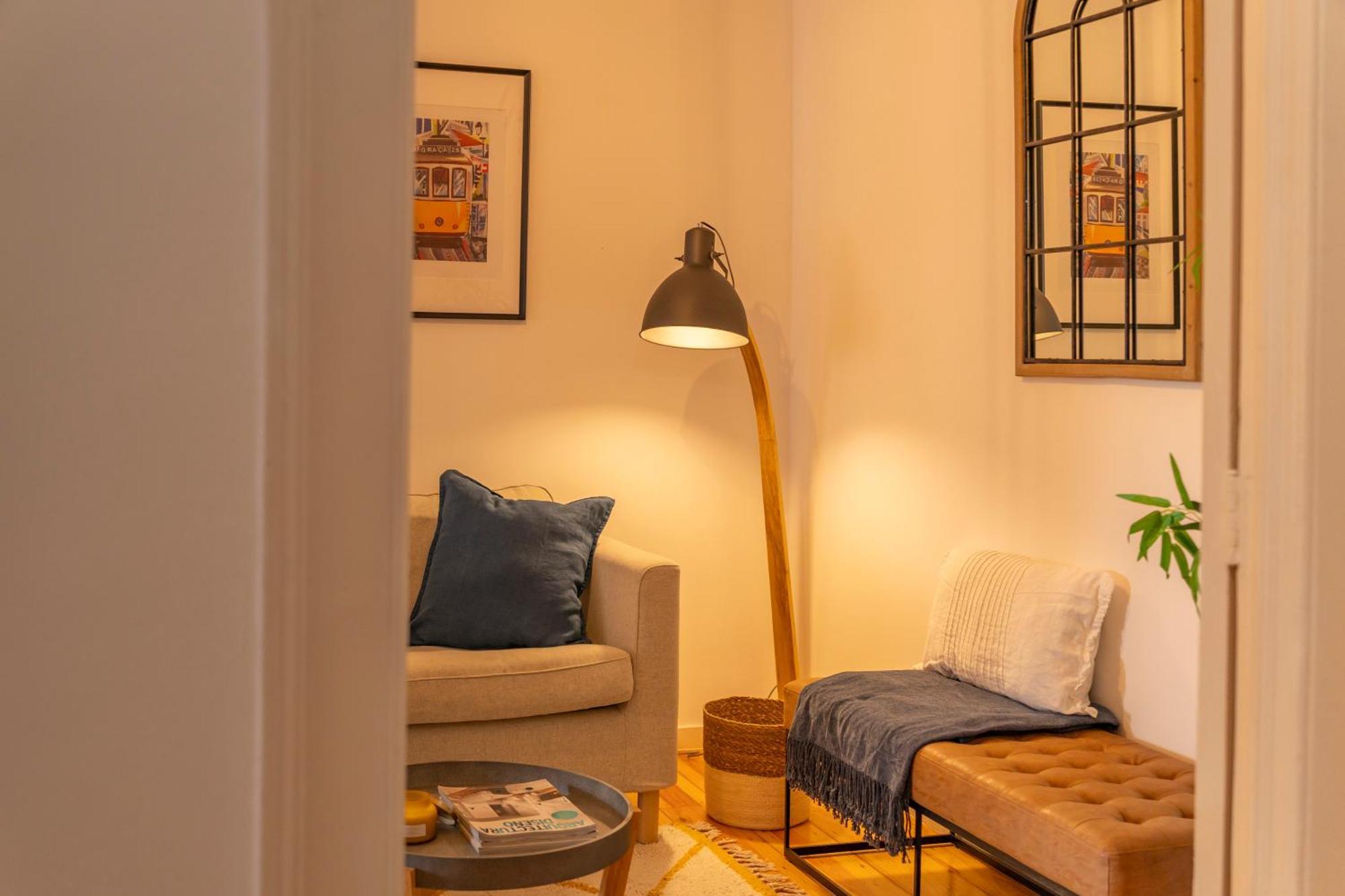 Apartment Superb Overlooking Graca In Lisbon