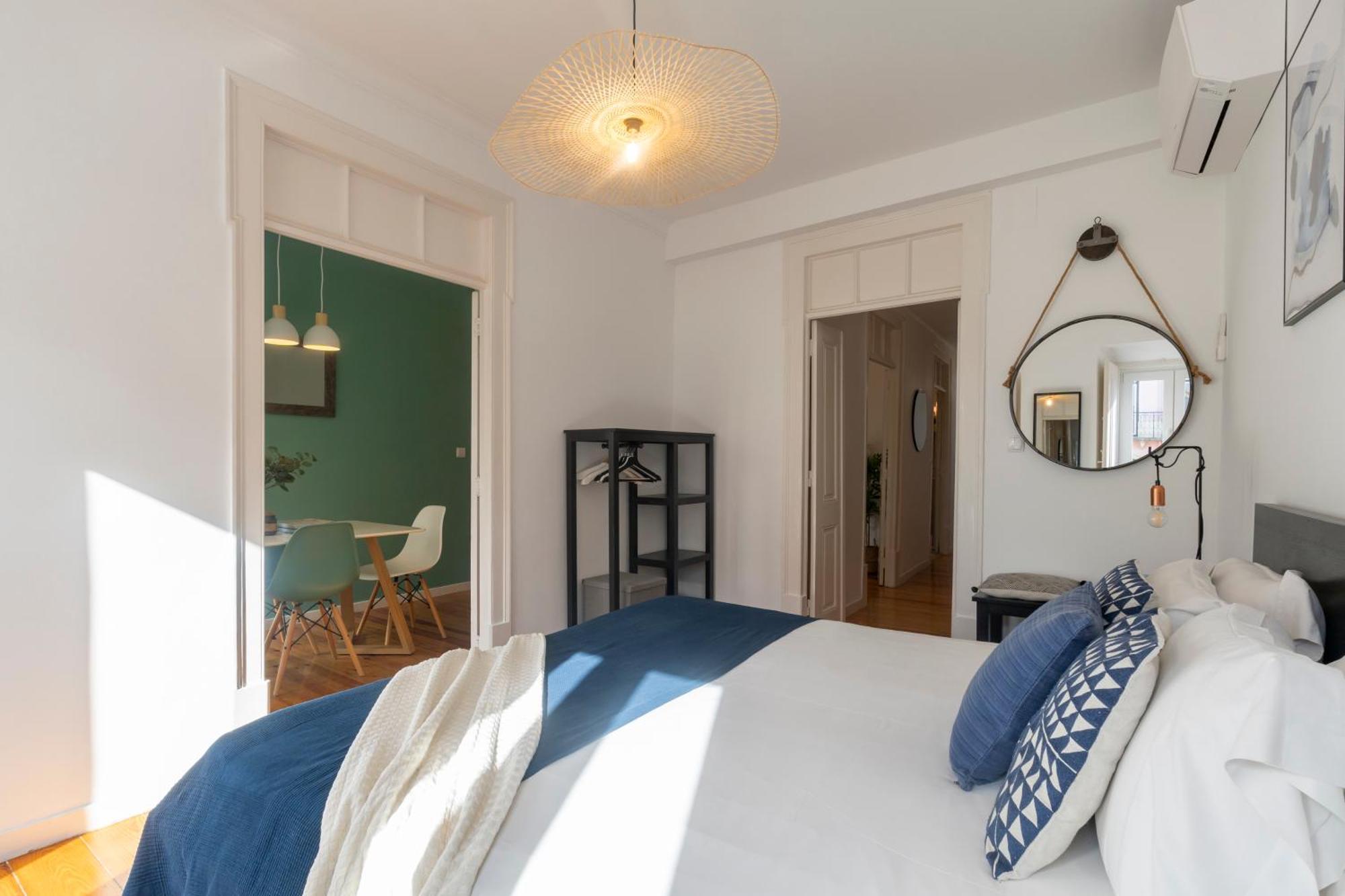 Apartment Superb Overlooking Graca In Lisbon