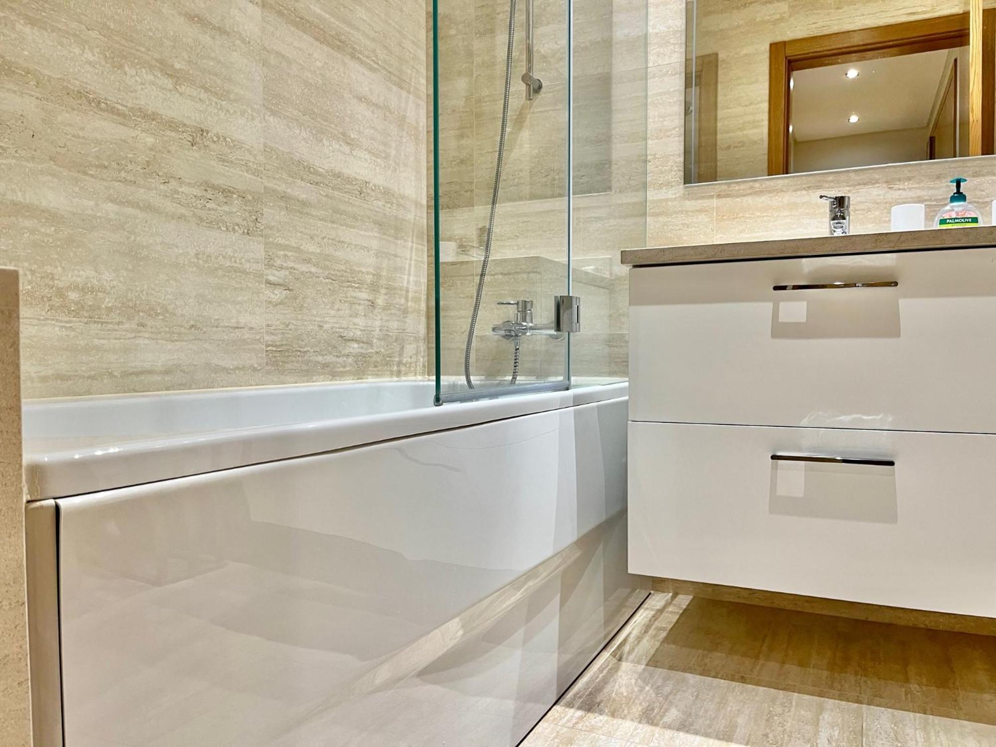 Apartment Modern & Spacious With River View Lisbon