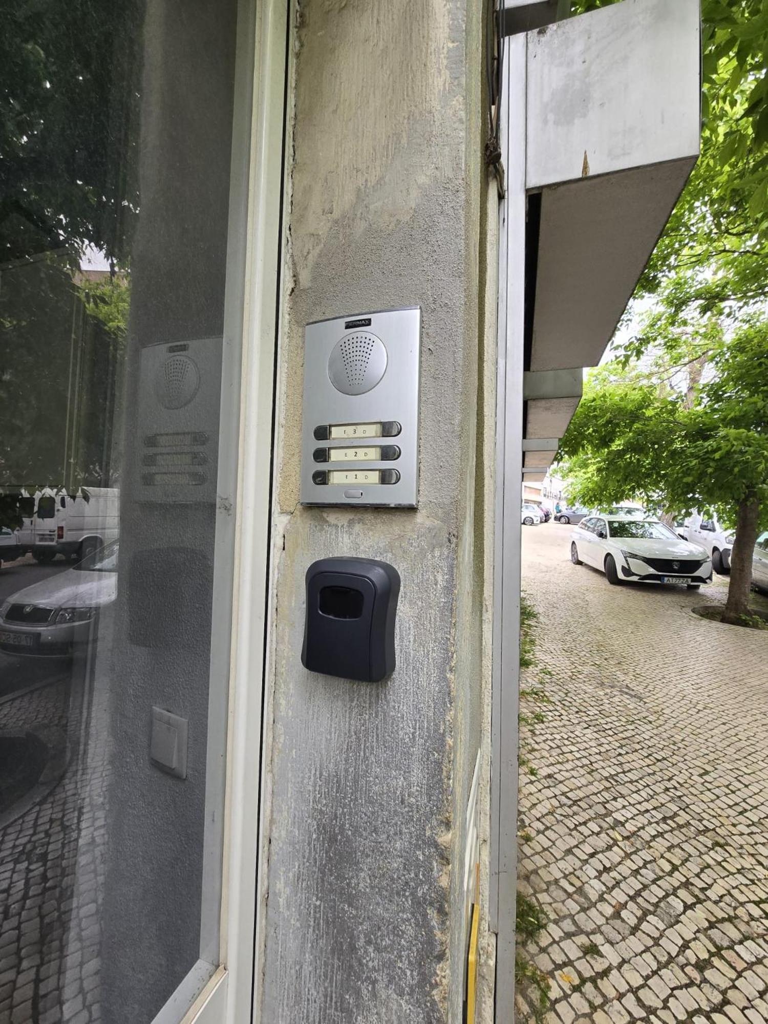Comfy 3 Bedroom Campo De Ourique Lisbon