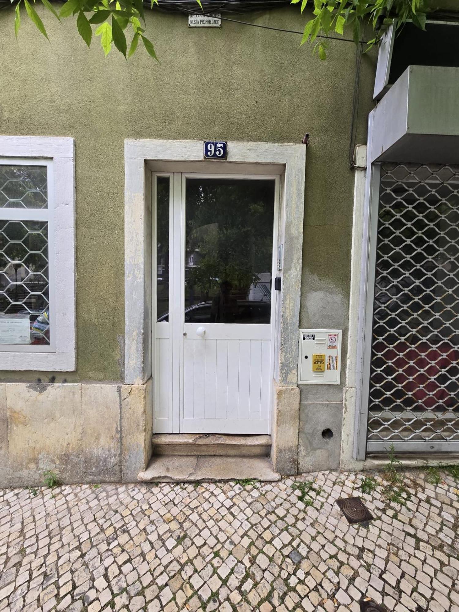 Apartment Comfy 3 Bedroom Campo De Ourique