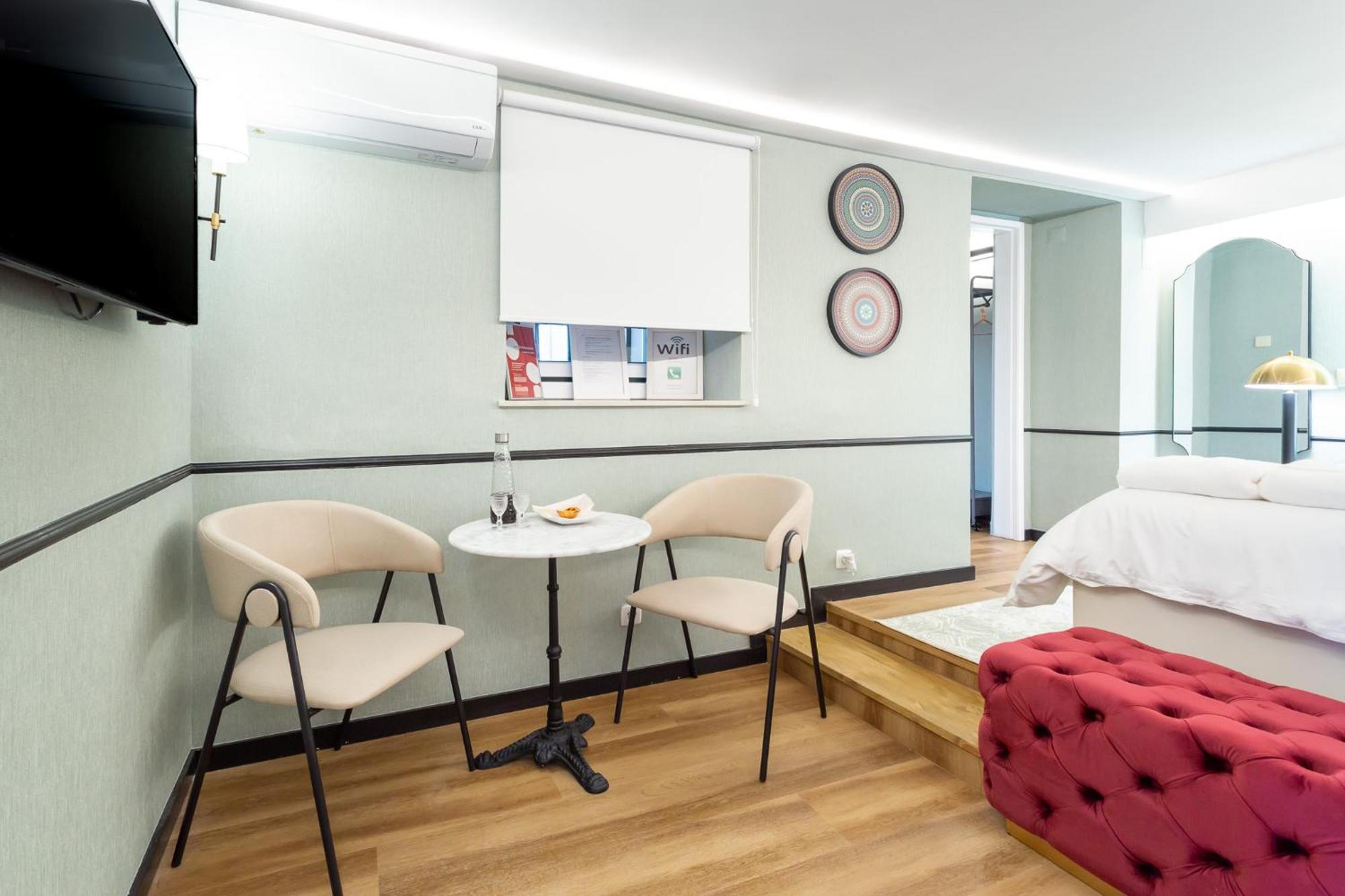 Camoes Lounge W/courtyard Lisbon
