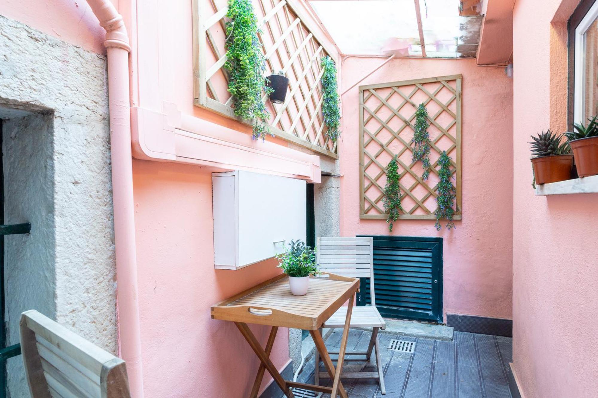 Camoes Lounge W/courtyard * Lisbon