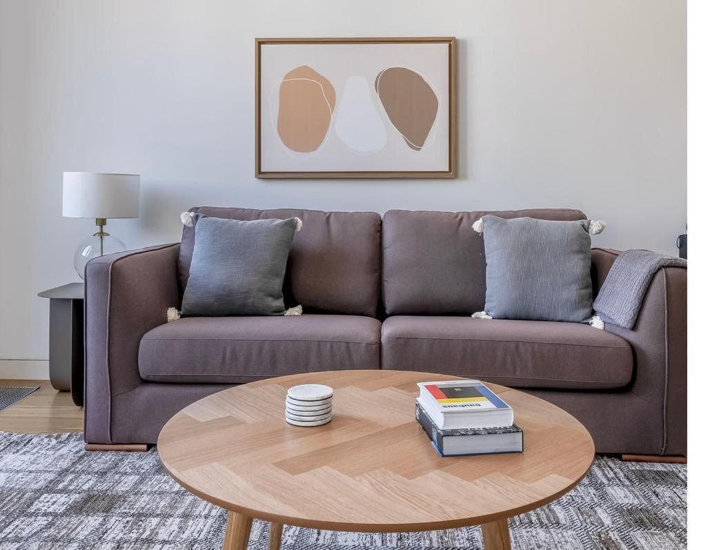 Comfortable In Downtown For 4 People Apartment *