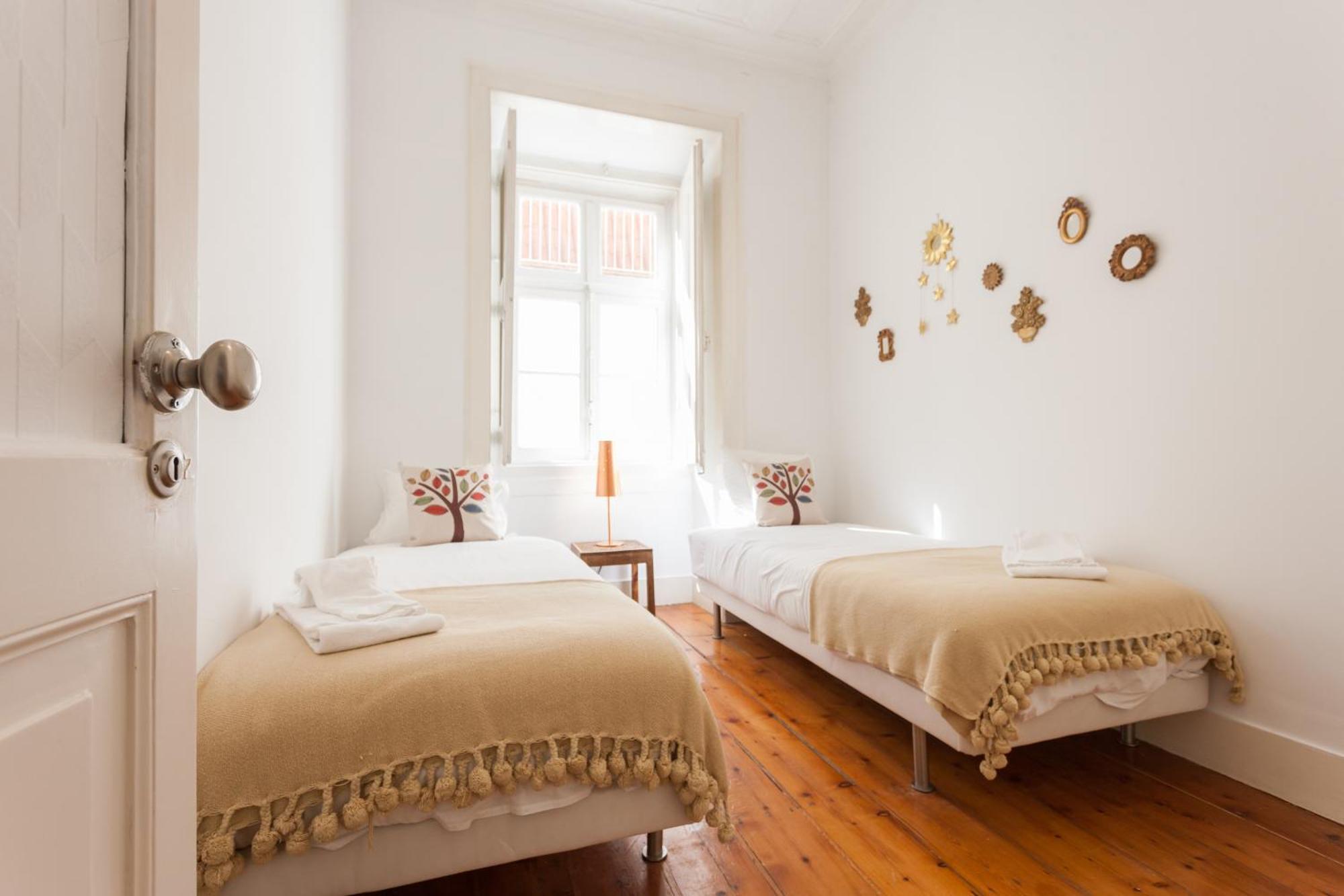 Tejo Vintage Three-bedroom - By Lu Holidays *