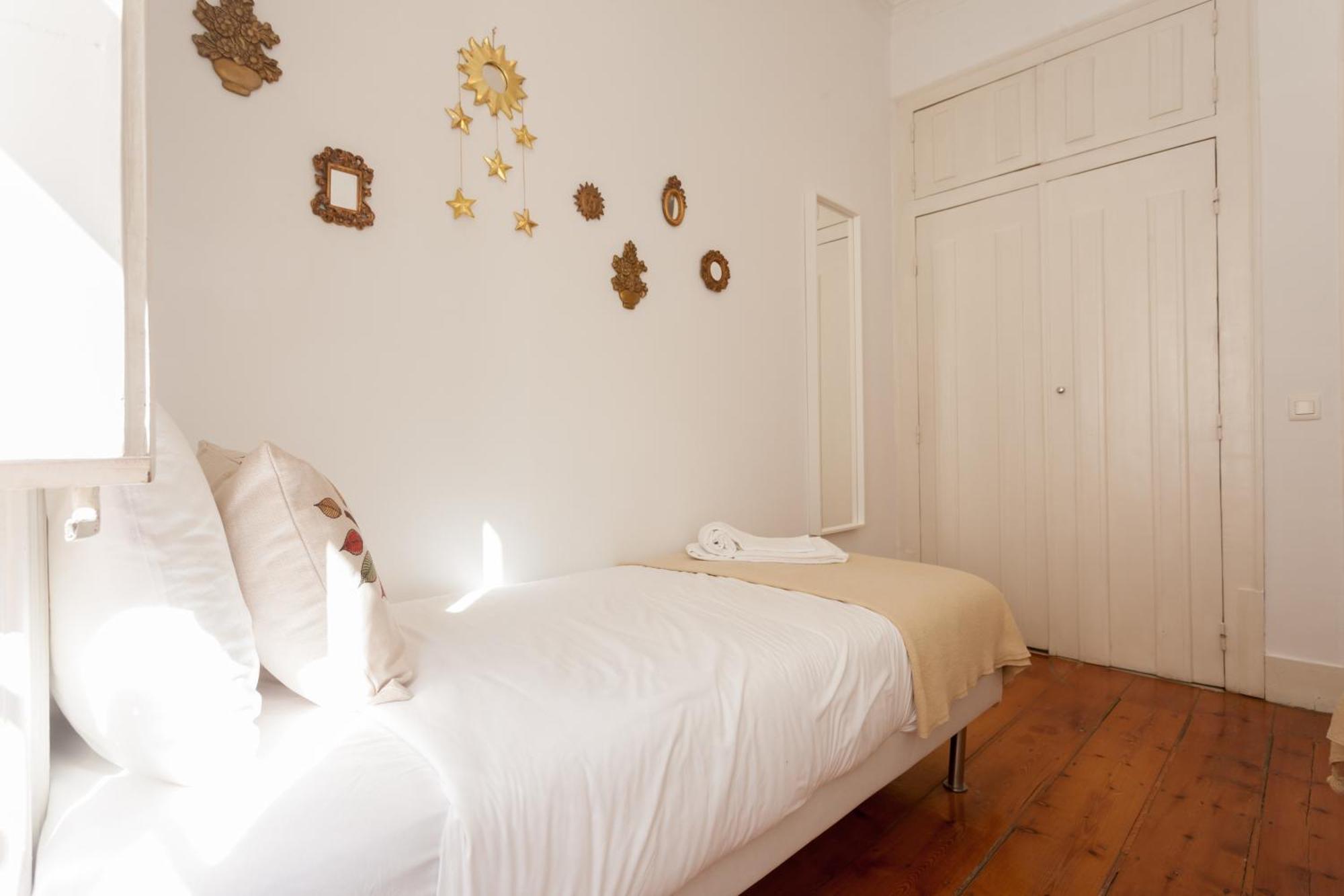 Tejo Vintage Three-bedroom - By Lu Holidays Apartment Lisbon