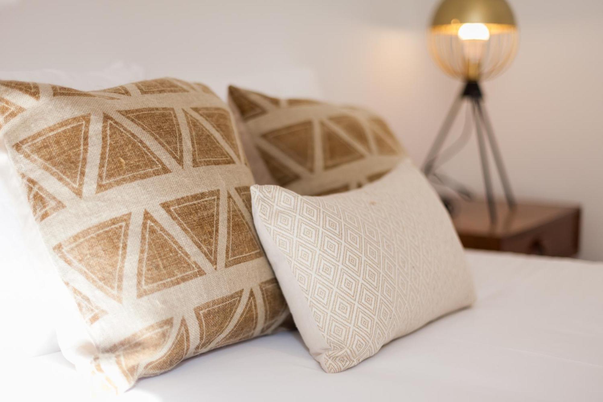 Tejo Vintage Three-bedroom - By Lu Holidays Lisbon