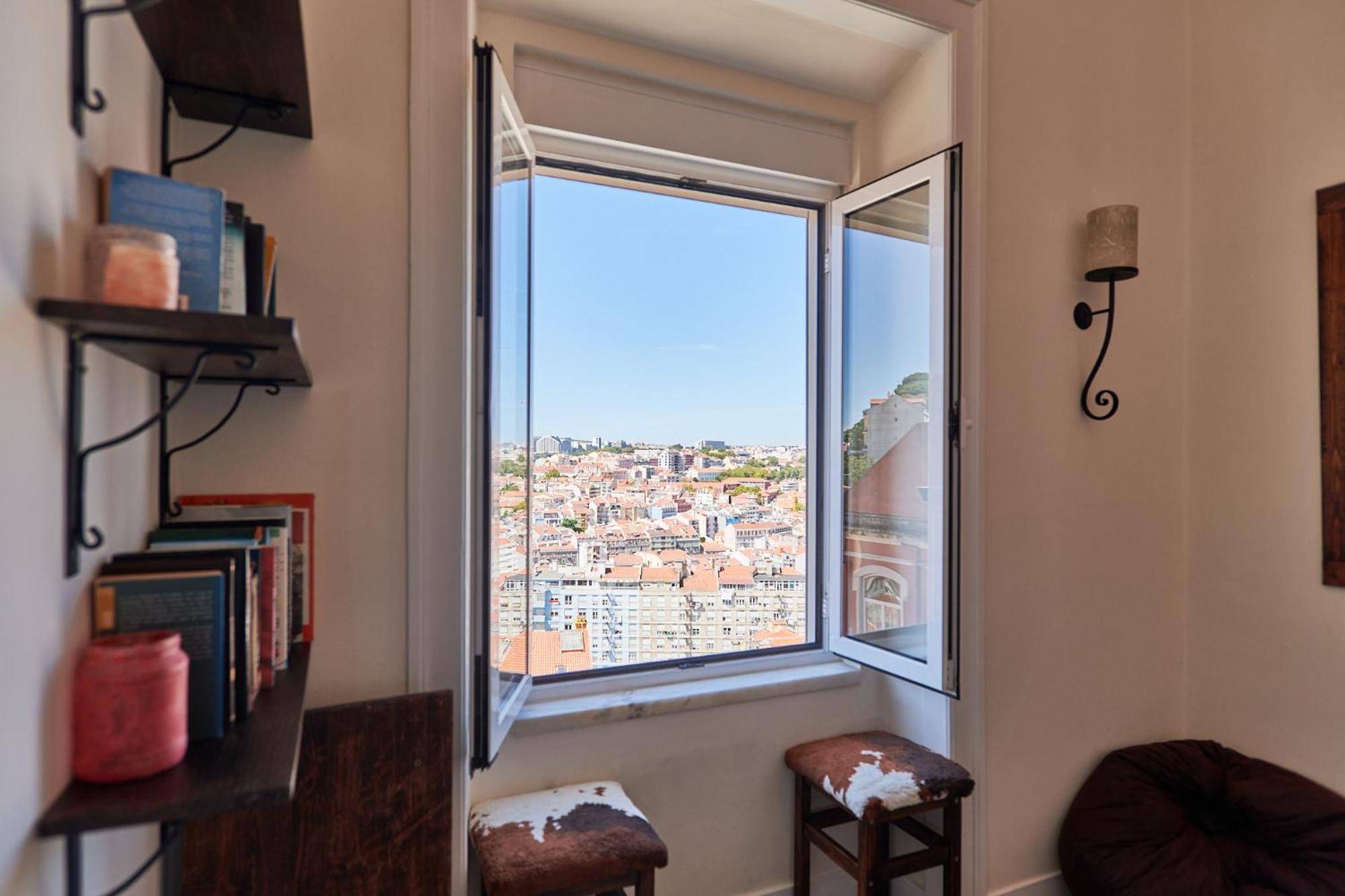 The Sunset Nest Apartment Lisbon