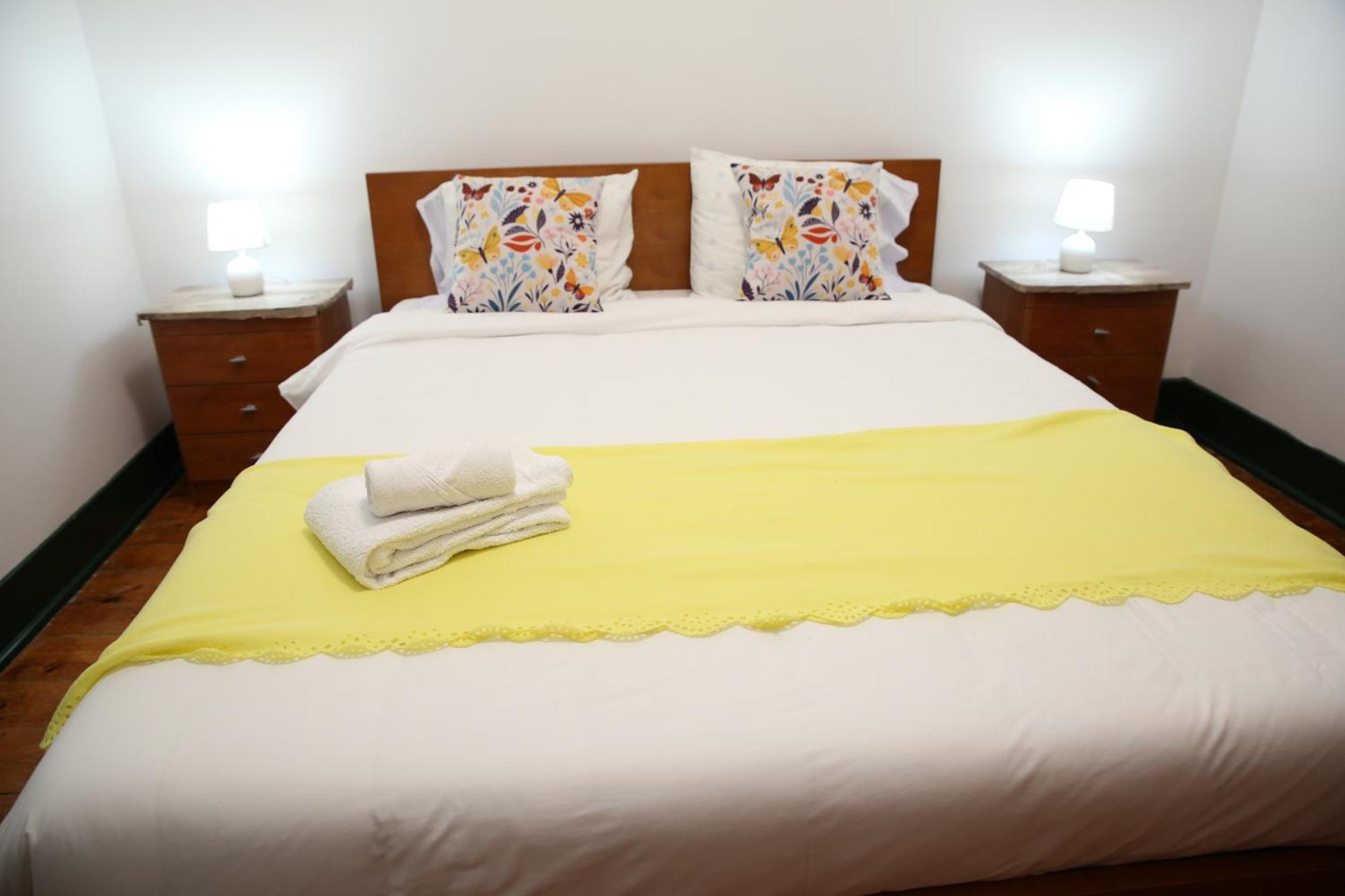 Homestay Sublime Yellow Bedroom *