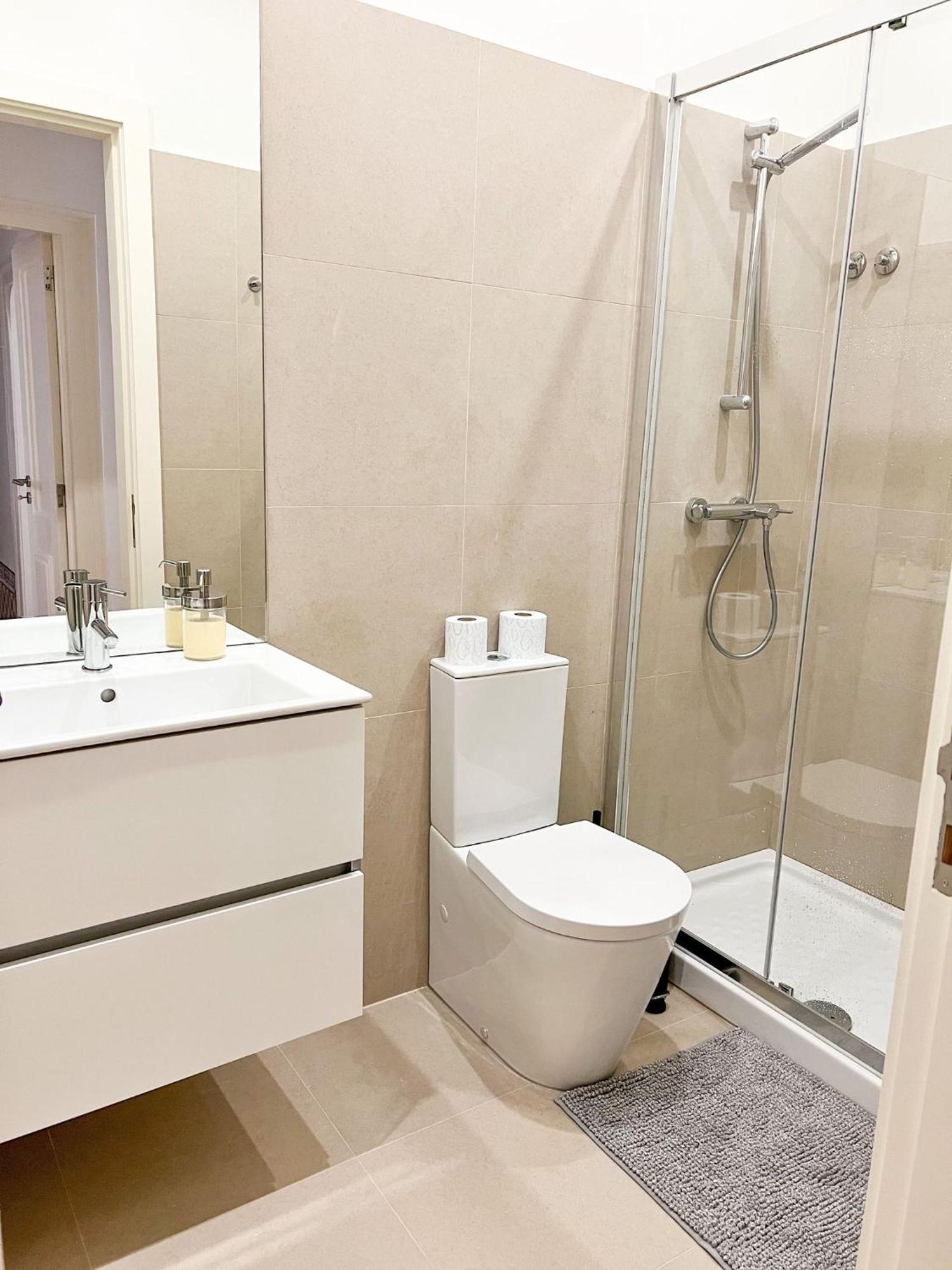Cozy With Privative Bathroom On Rua Augusta Lisbon