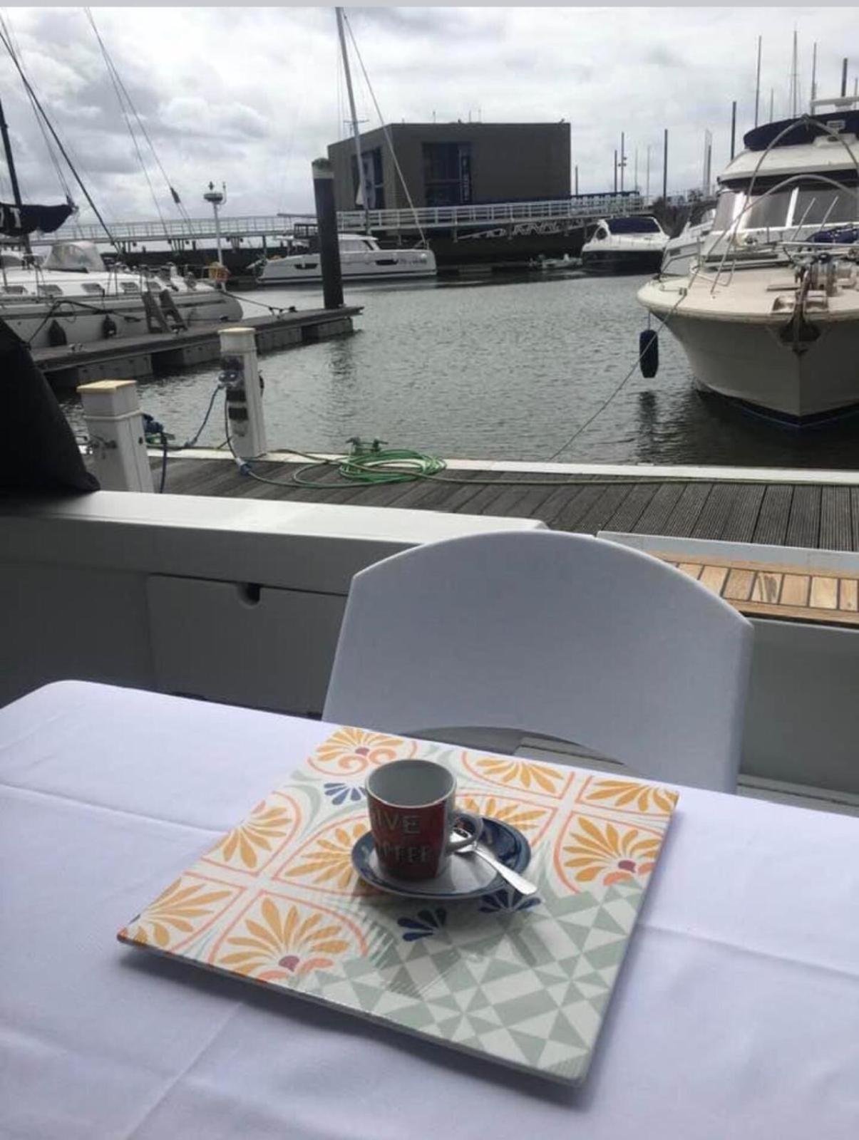 Botel Beautiful And Magnific Yacht *