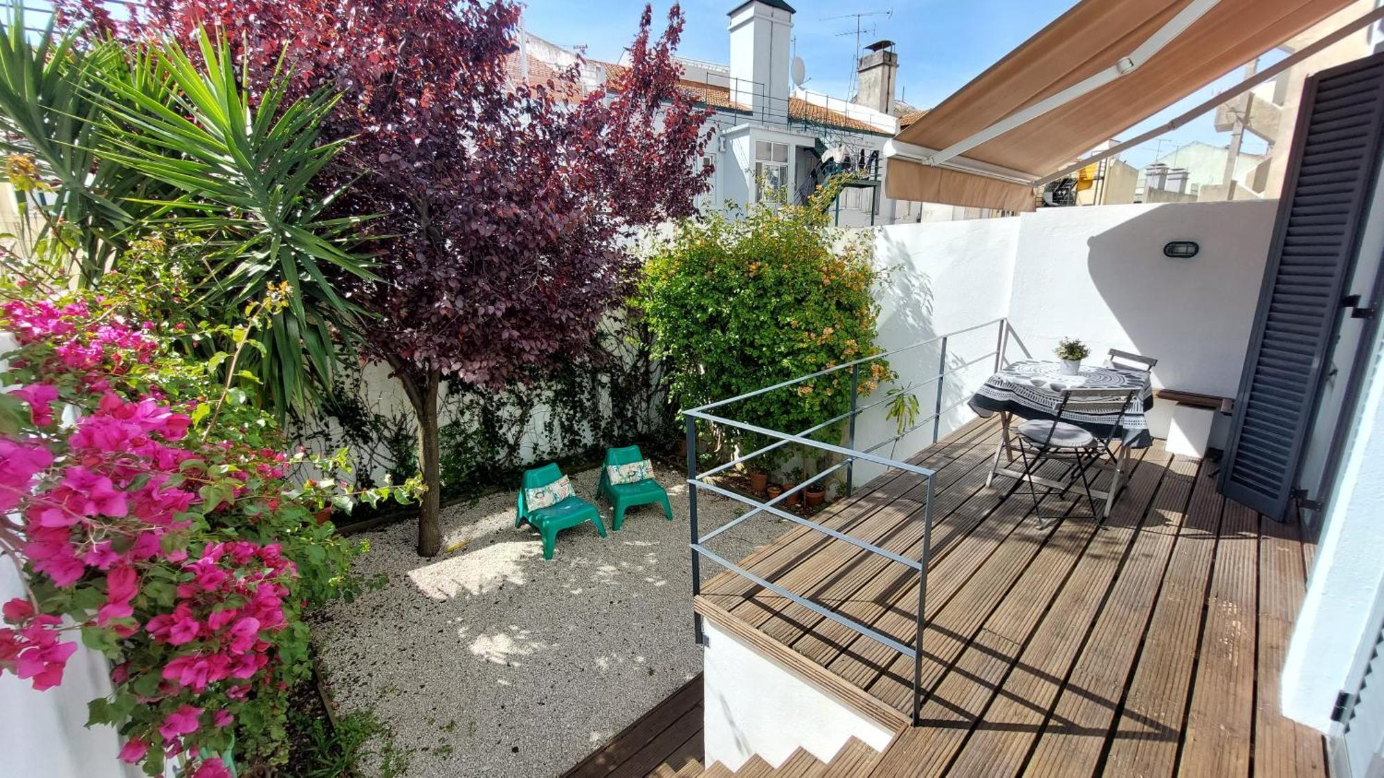 With Private Garden - Location