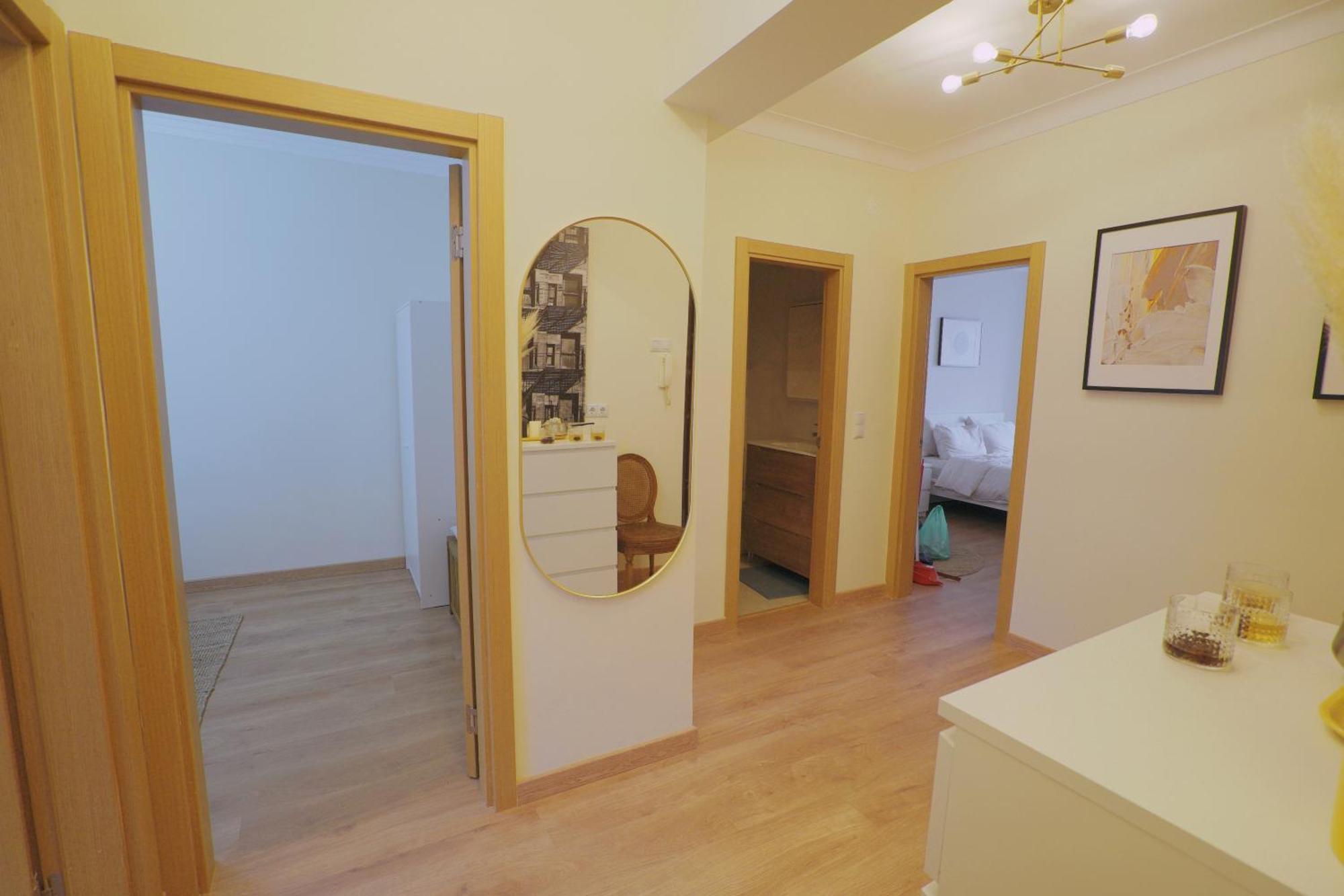 Charming 94d, Next To Metro Apartment