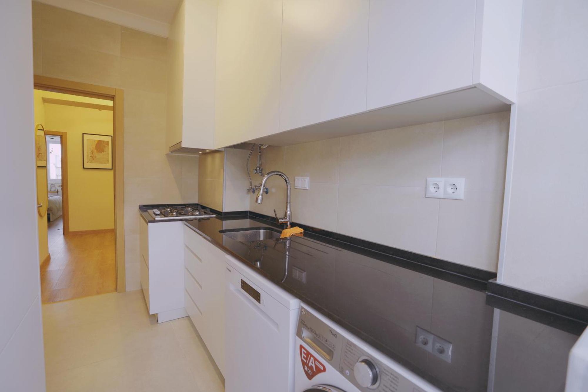 Charming 94d, Next To Metro Apartment
