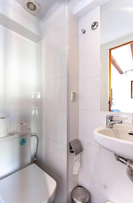Mouraria 2 - View From French Balcony & Smart Check-in Apartment Lisbon