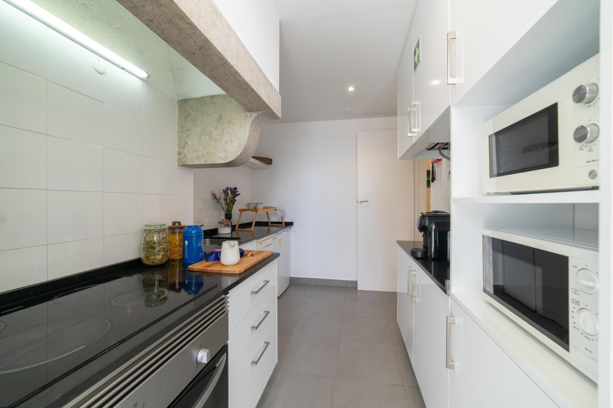 Desterro 4 - Historical Four-bedroom Apartment Lisbon