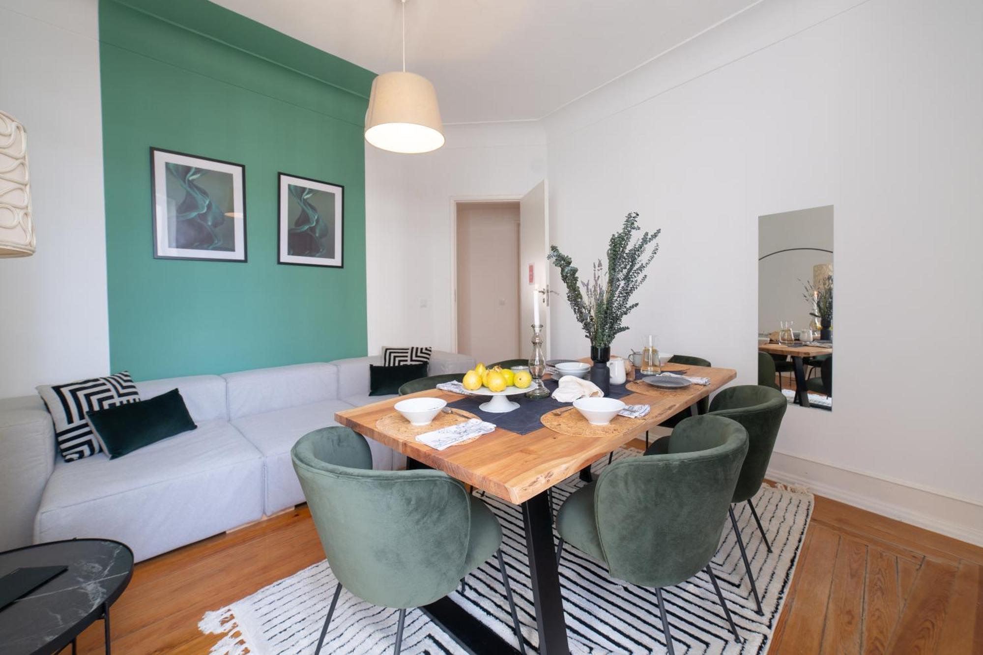 Desterro 4 - Historical Four-bedroom Apartment Lisbon