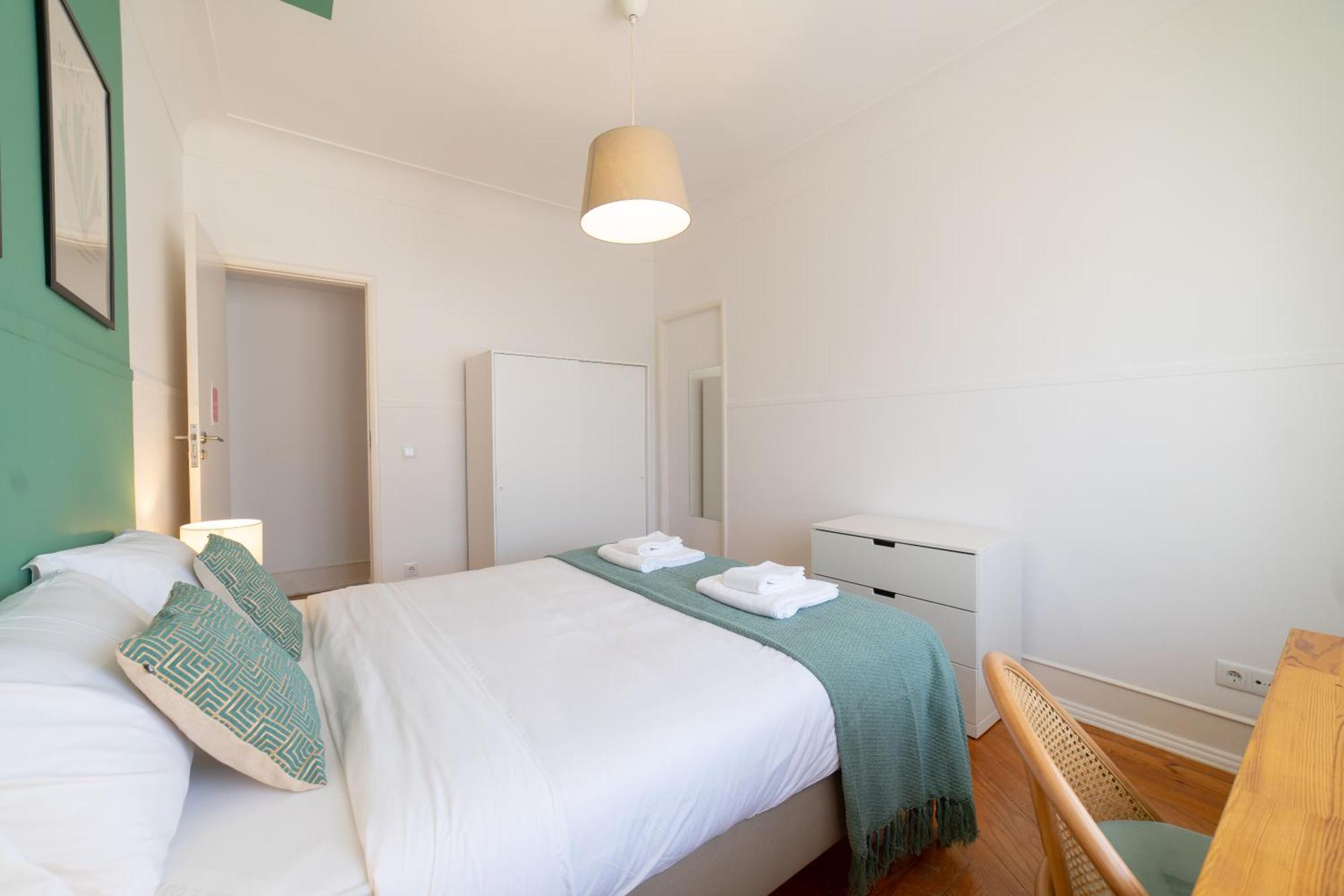 Apartment Desterro 4 - Historical Four-bedroom Lisbon