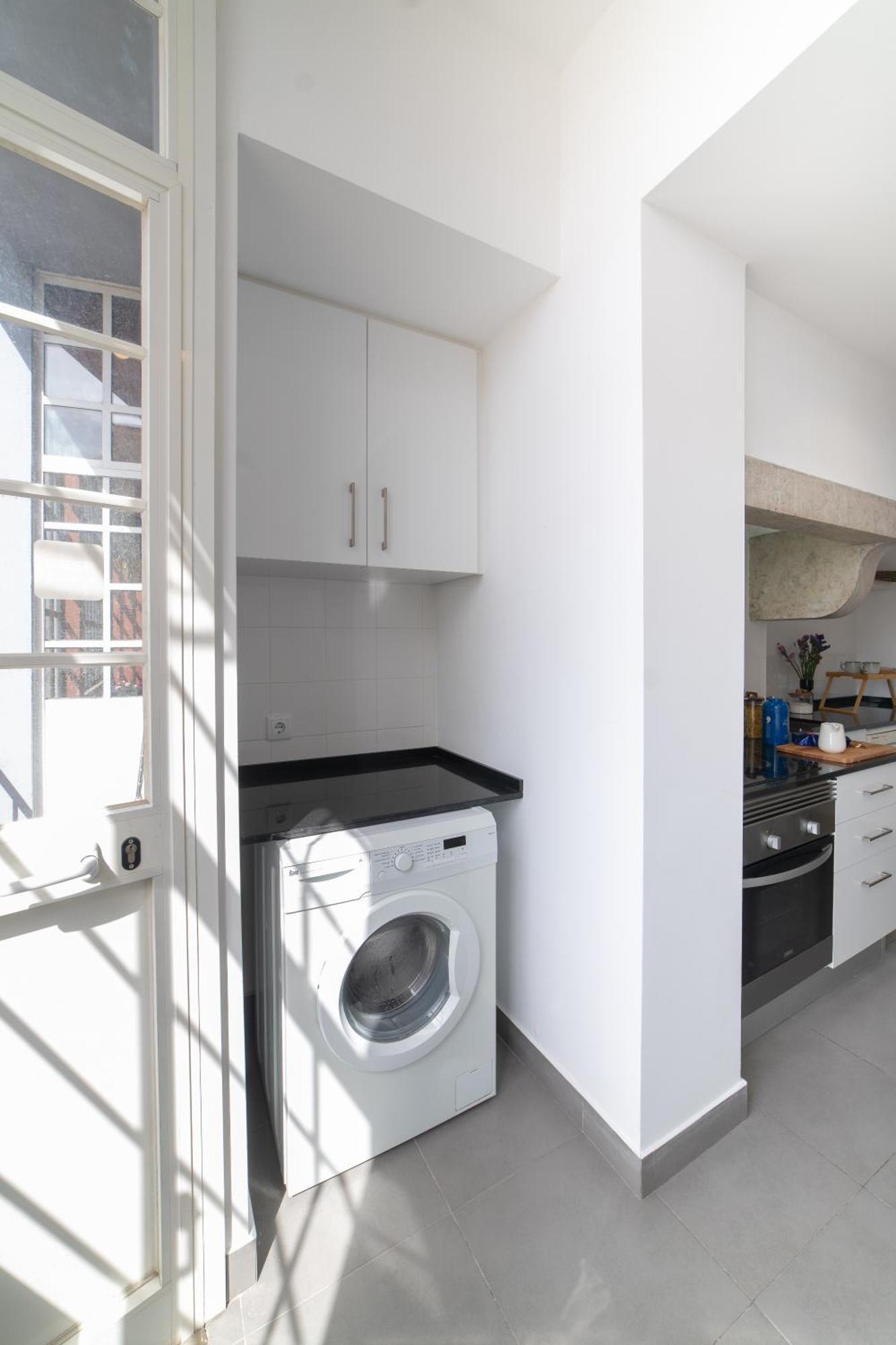 Desterro 4 - Historical Four-bedroom Apartment Lisbon