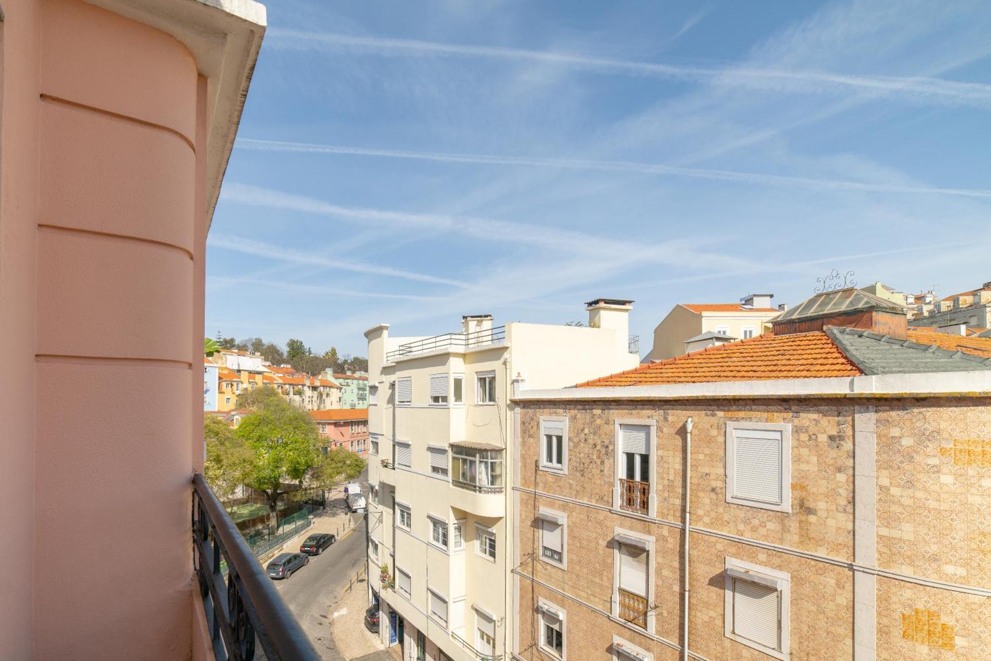 Desterro 4 - Historical Four-bedroom Apartment Lisbon