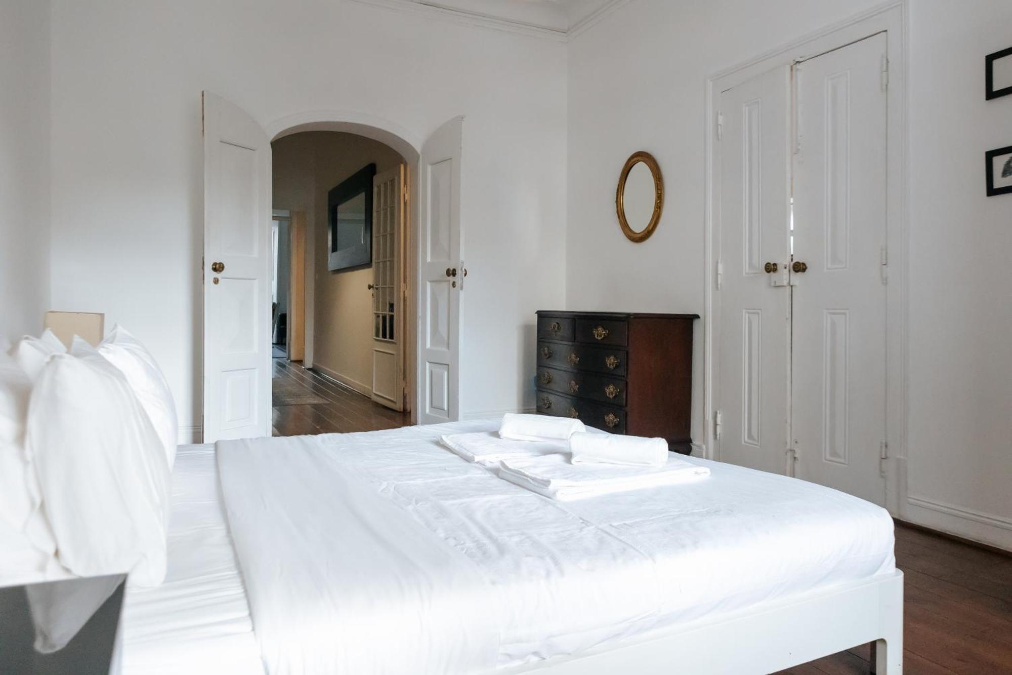 Diogo's Alcantara I By Mycelia Apartment