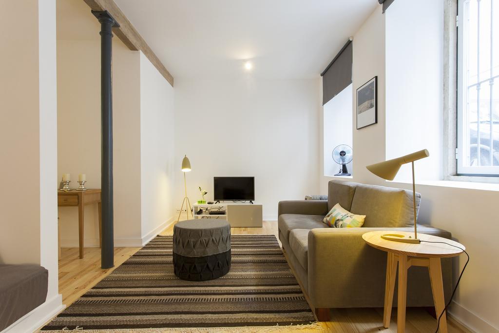 Joivy Cosy 1-Bed Flat With Workspace In Santa Catarina, Moments From Luis De Camoes Sq Lisbon