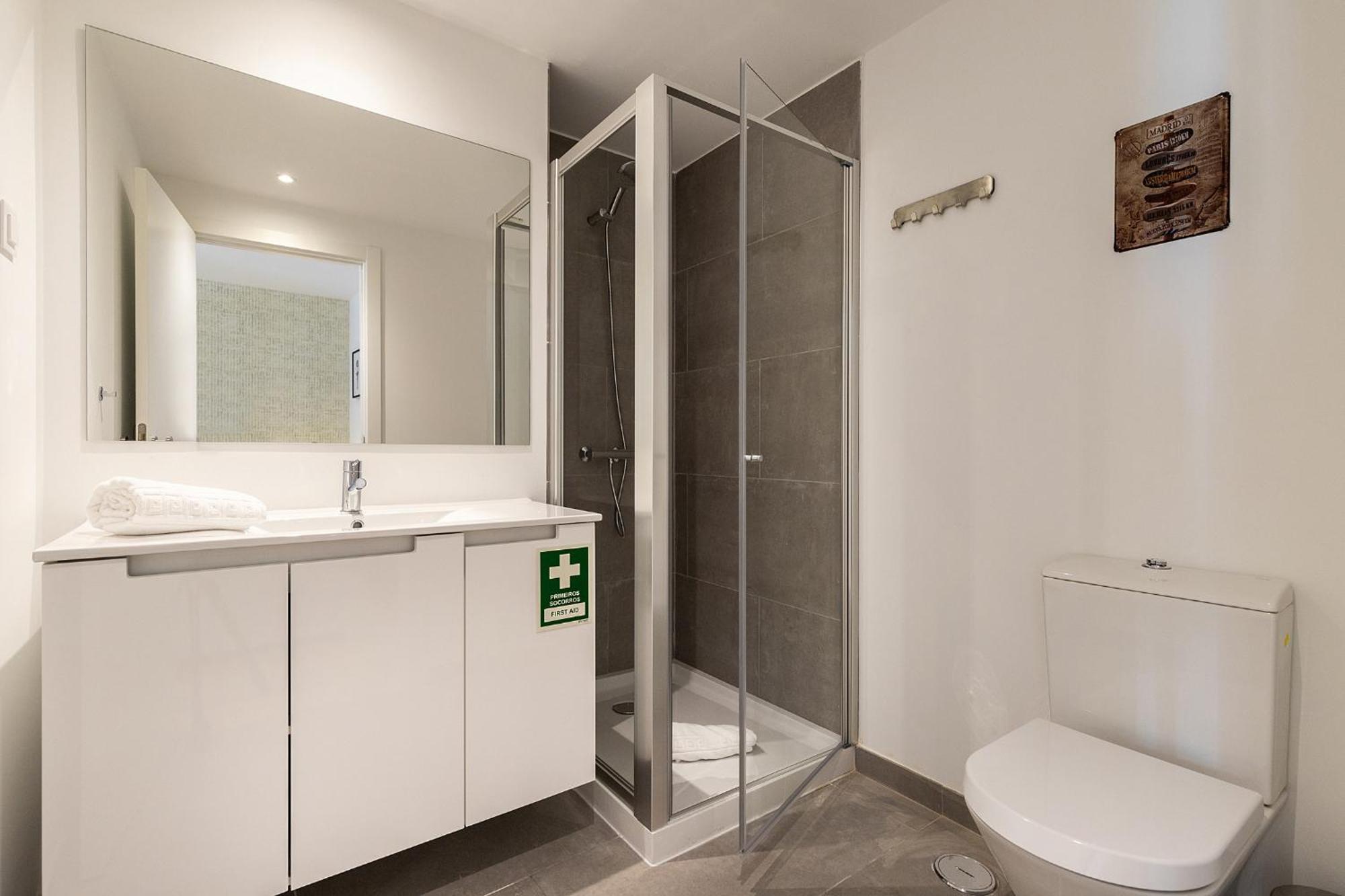 Design And Bright Near Pasteis De Belem Apartment