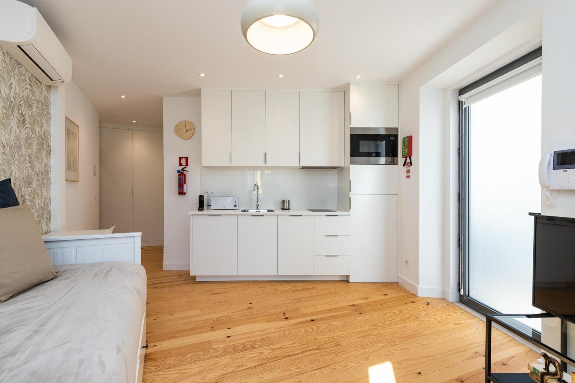 Design And Bright Near Pasteis De Belem Apartment *