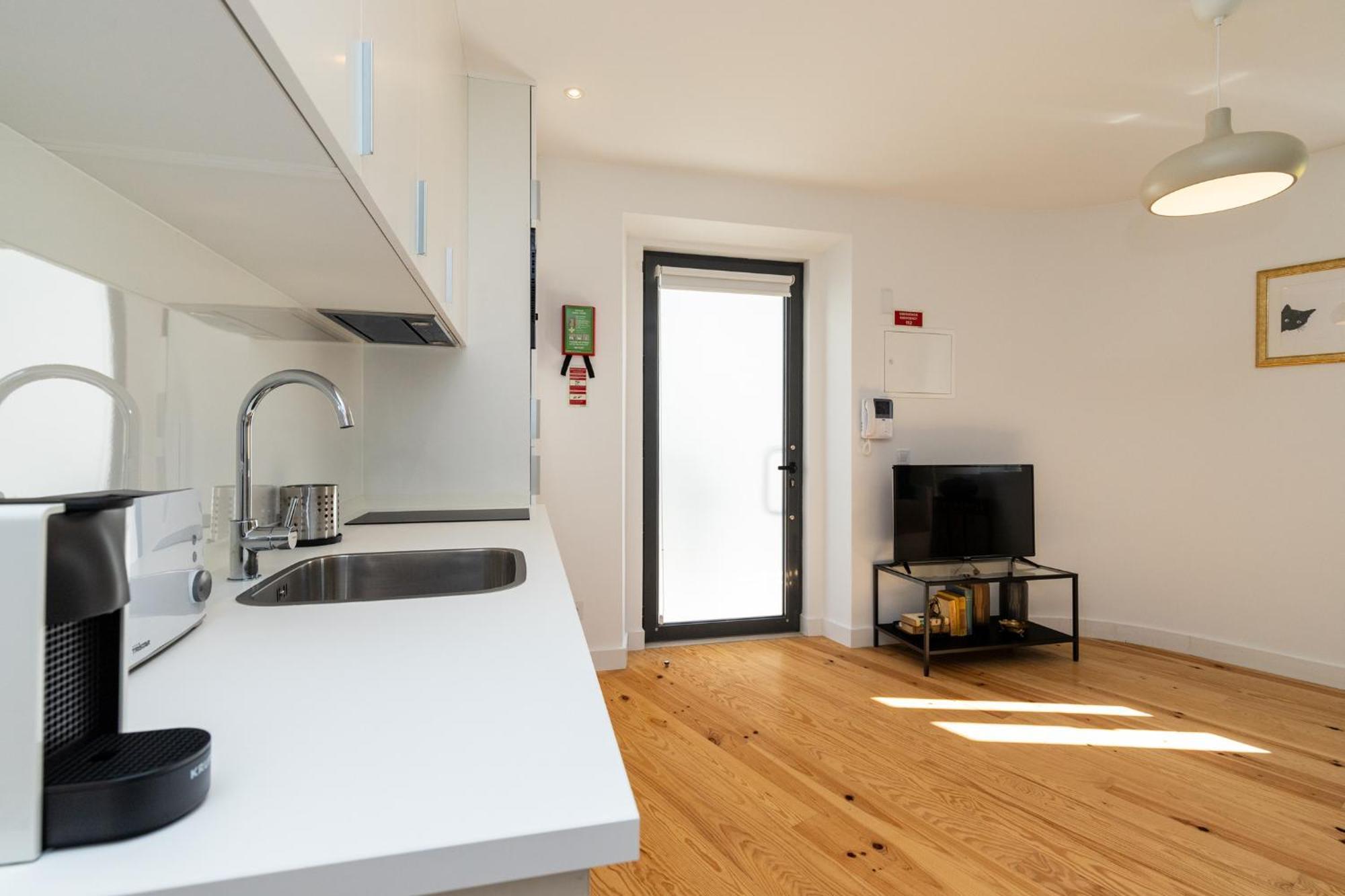 Apartment Design And Bright Near Pasteis De Belem