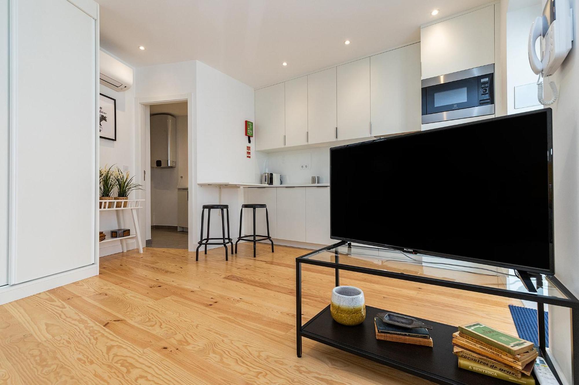 Design And Bright Near Pasteis De Belem Apartment