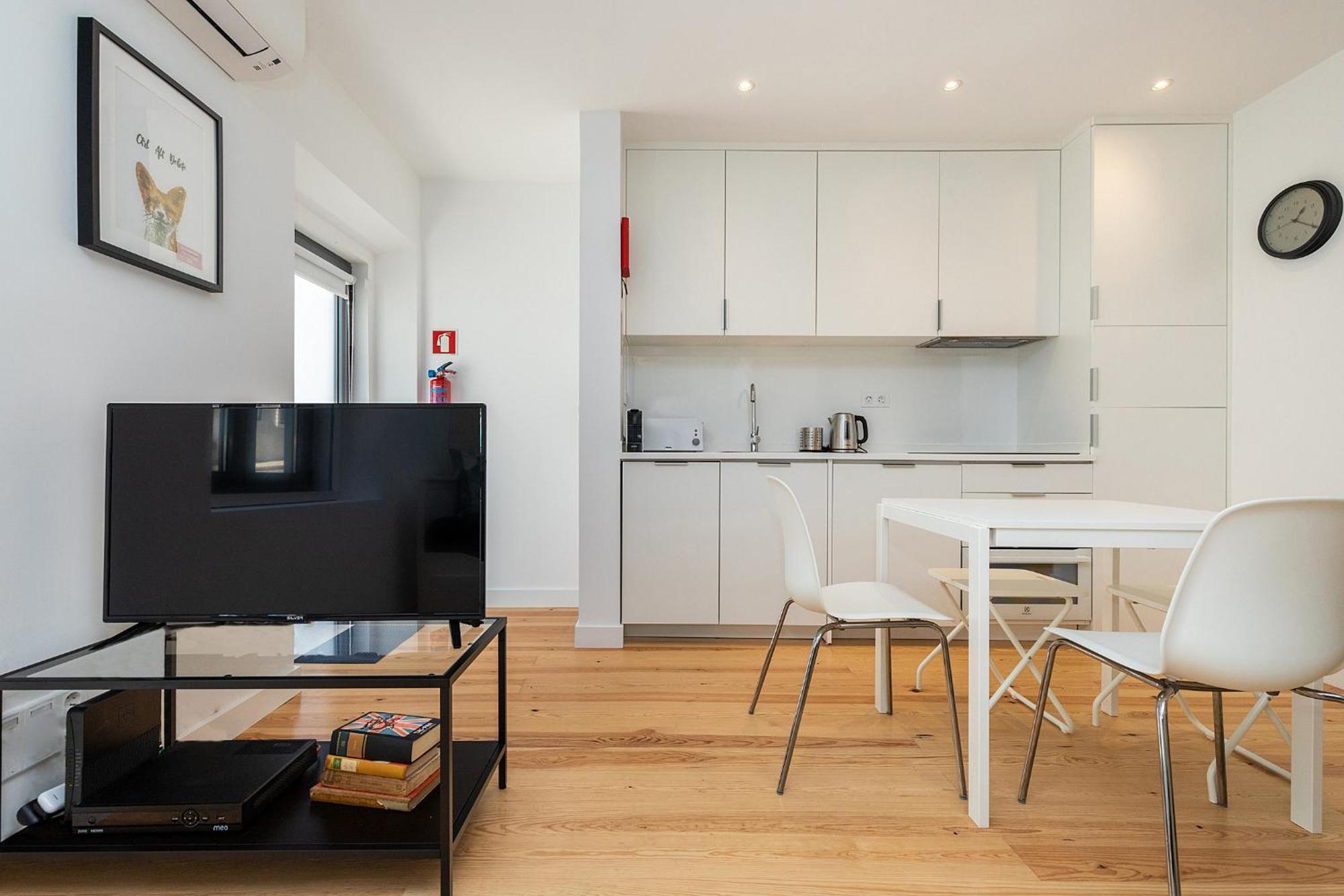 Design And Bright Near Pasteis De Belem Apartment *