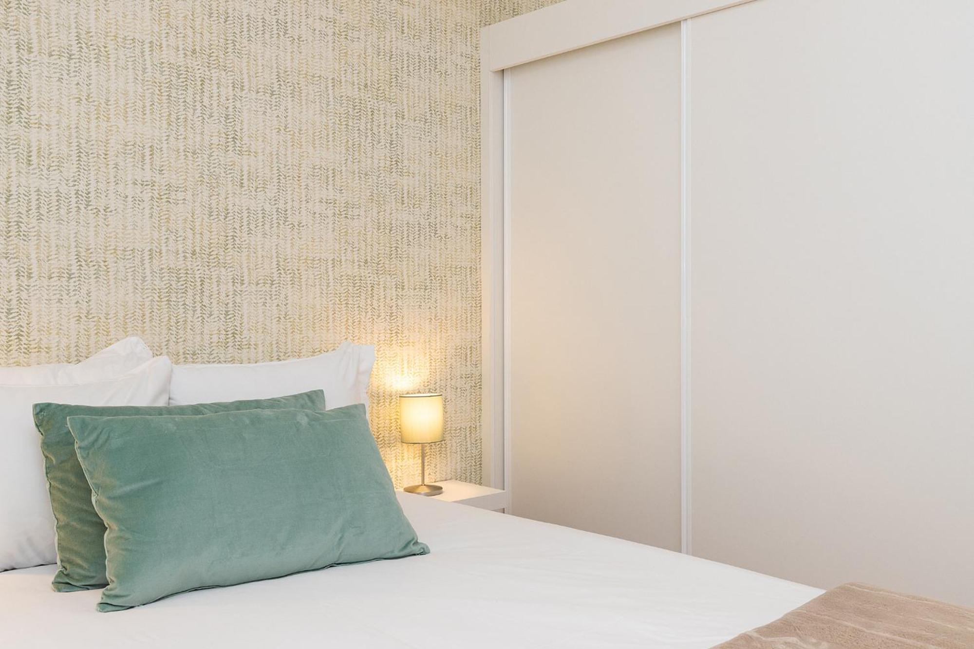Design And Bright Near Pasteis De Belem Apartment *