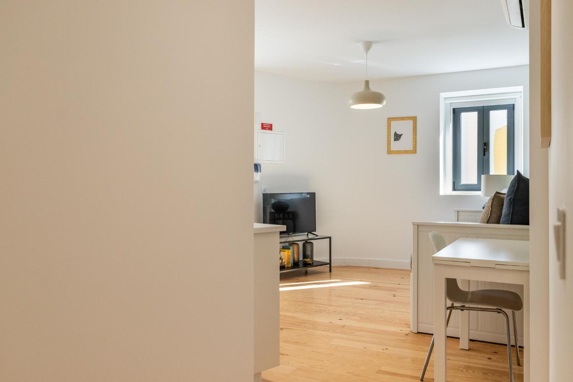 Apartment Design And Bright Near Pasteis De Belem Lisbon
