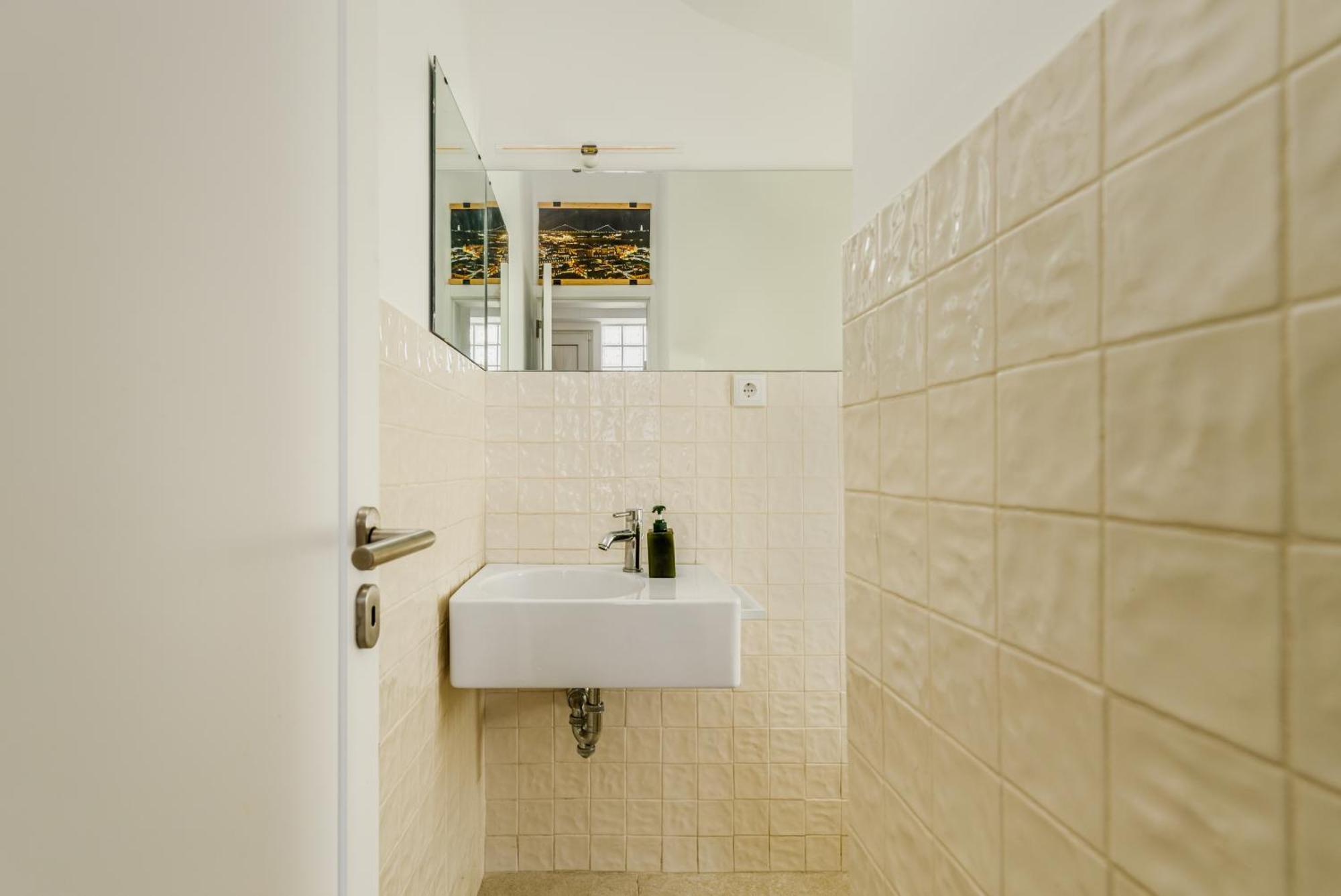 Villa Haus Abel - Pool, Parking And Garden In The Heart Of Lisbon