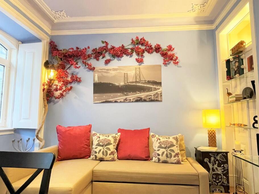 Mc Warm Romantic 3br2ba @ Trendy Principe Real * Lisbon