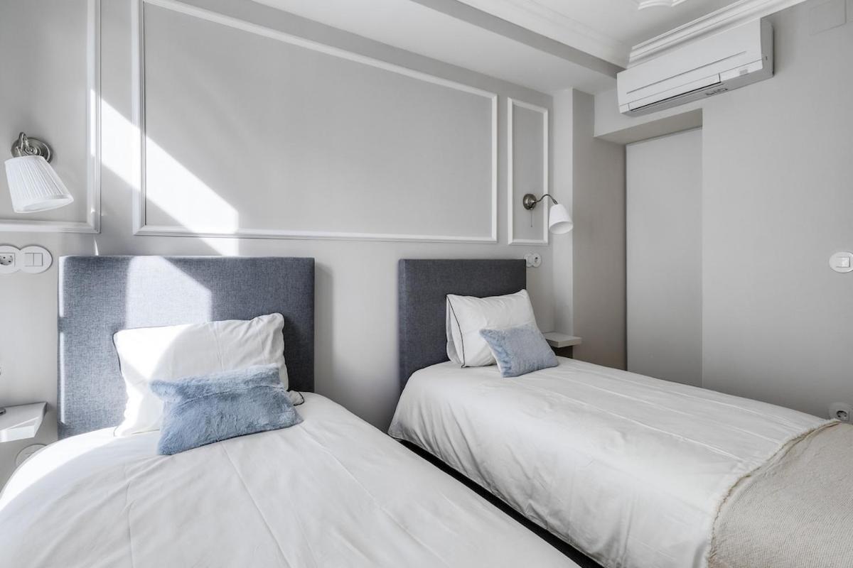 Apartment Beautiful 2 Bedroom With Views In Rua Augusta *